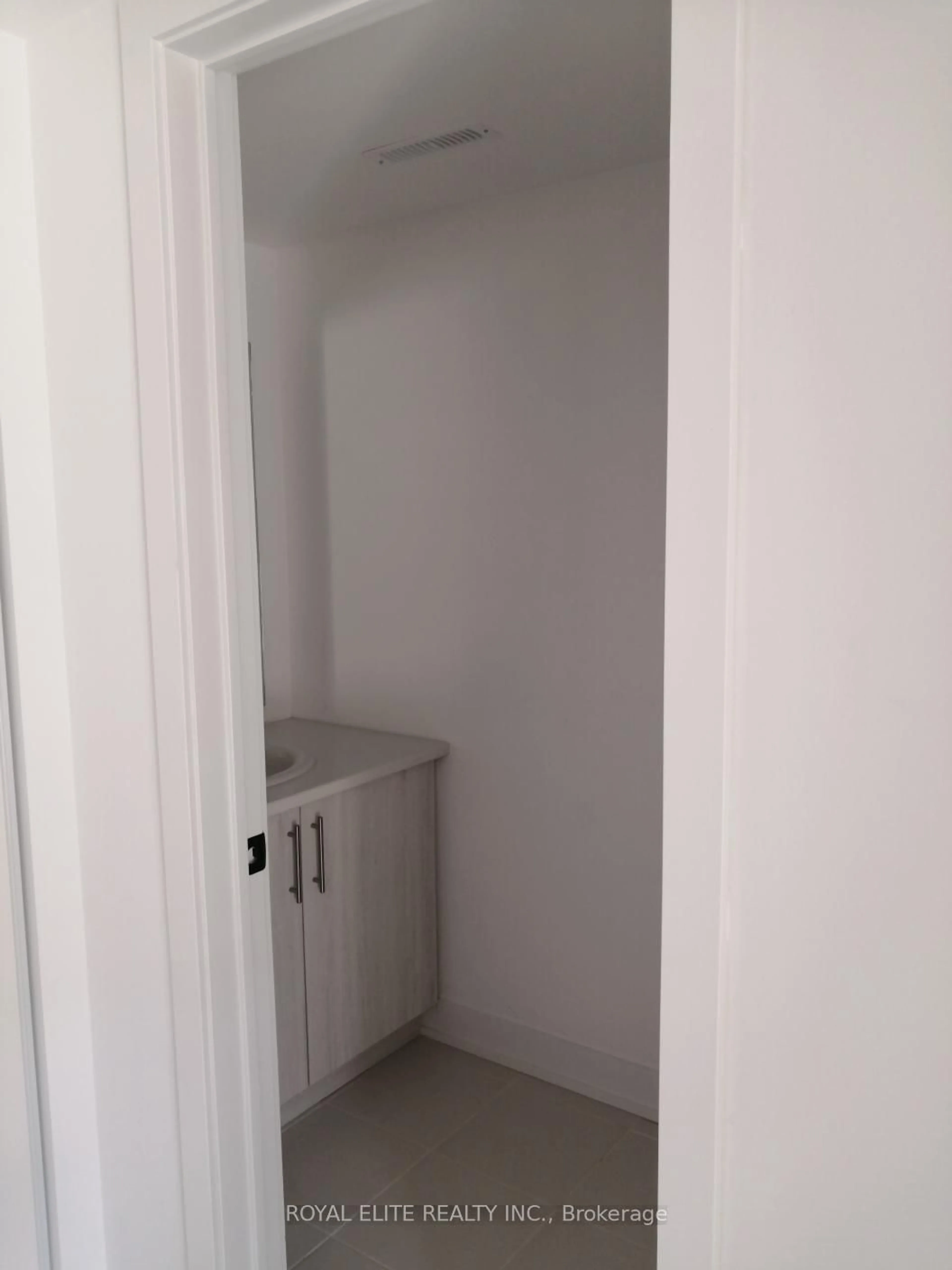 A pic of a room for 52 HAY Lane, Barrie Ontario L9N 0T8