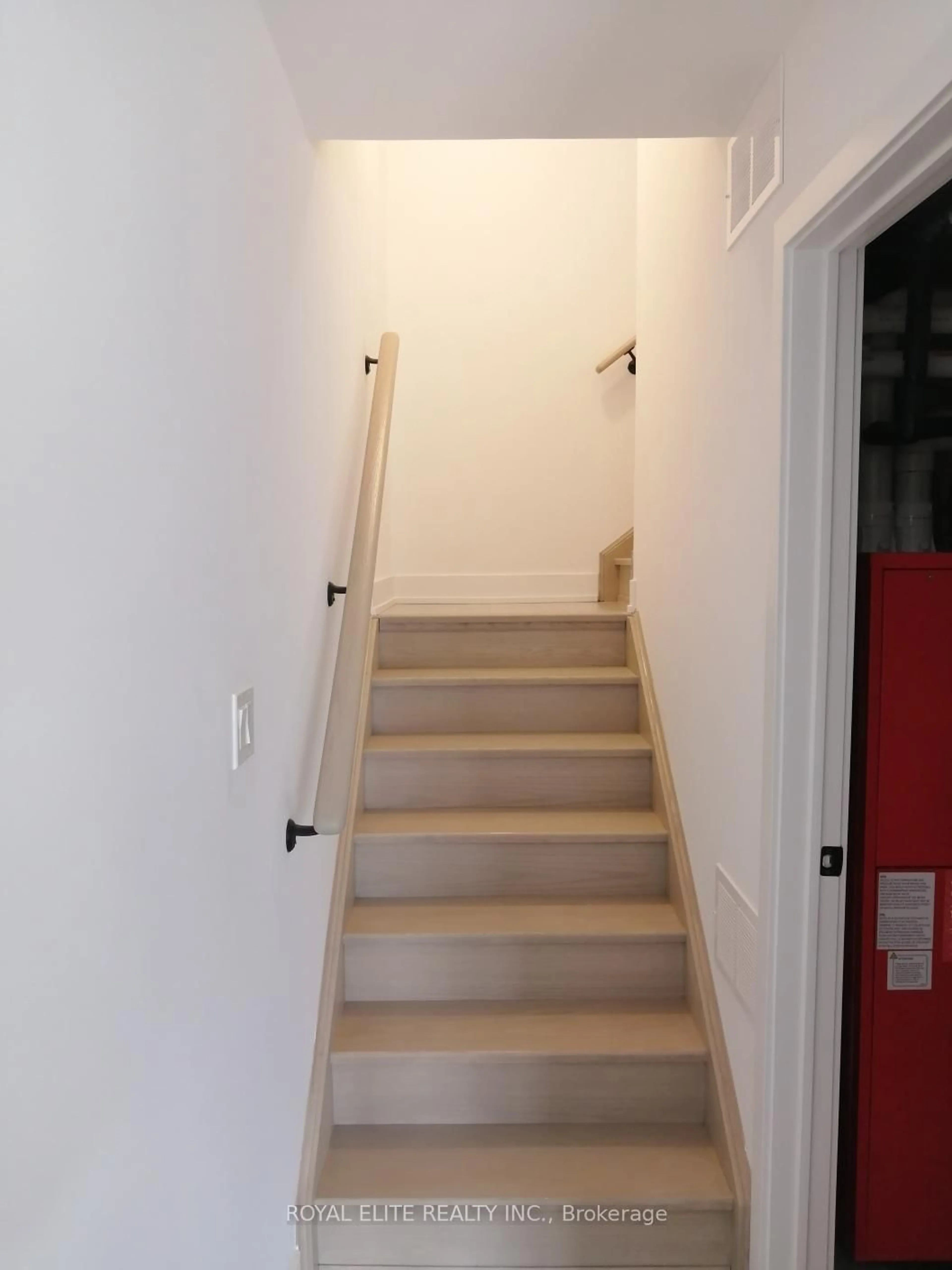 Stairs for 52 HAY Lane, Barrie Ontario L9N 0T8