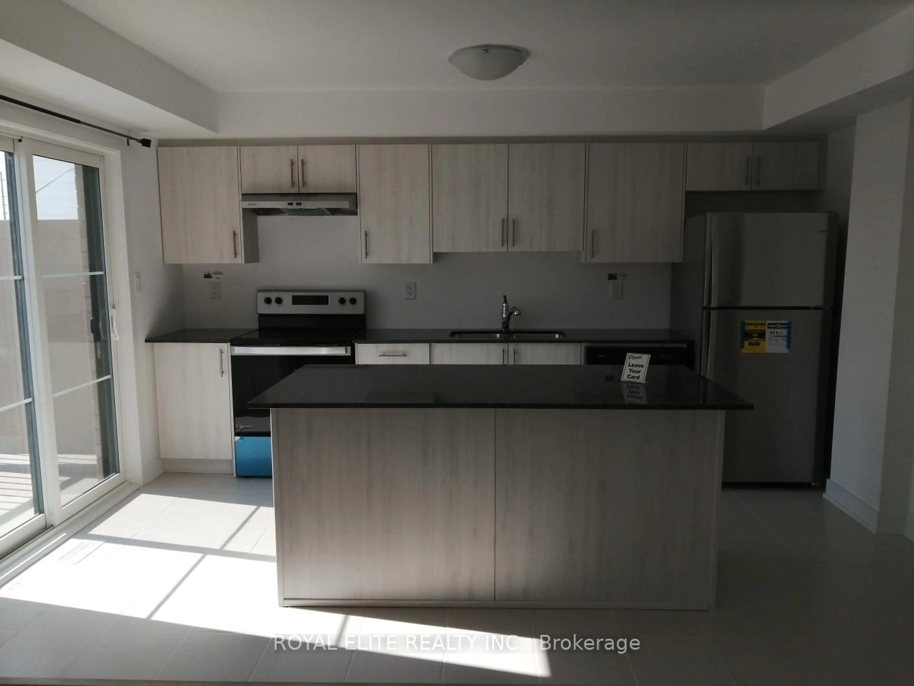 Standard kitchen, unknown for 52 HAY Lane, Barrie Ontario L9N 0T8