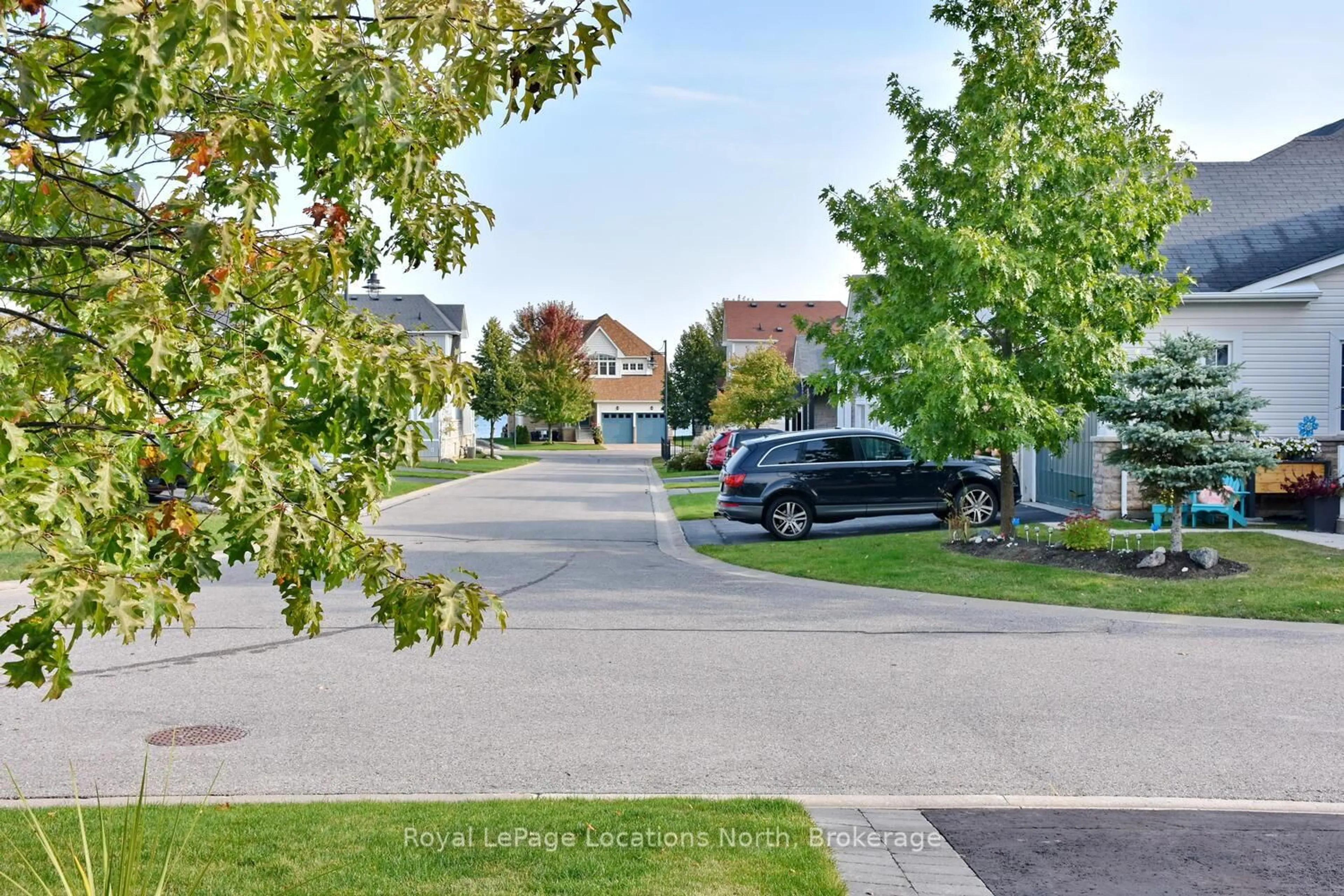 A pic from outside/outdoor area/front of a property/back of a property/a pic from drone, street for 26 Starboard Circ, Wasaga Beach Ontario L9Z 0E9
