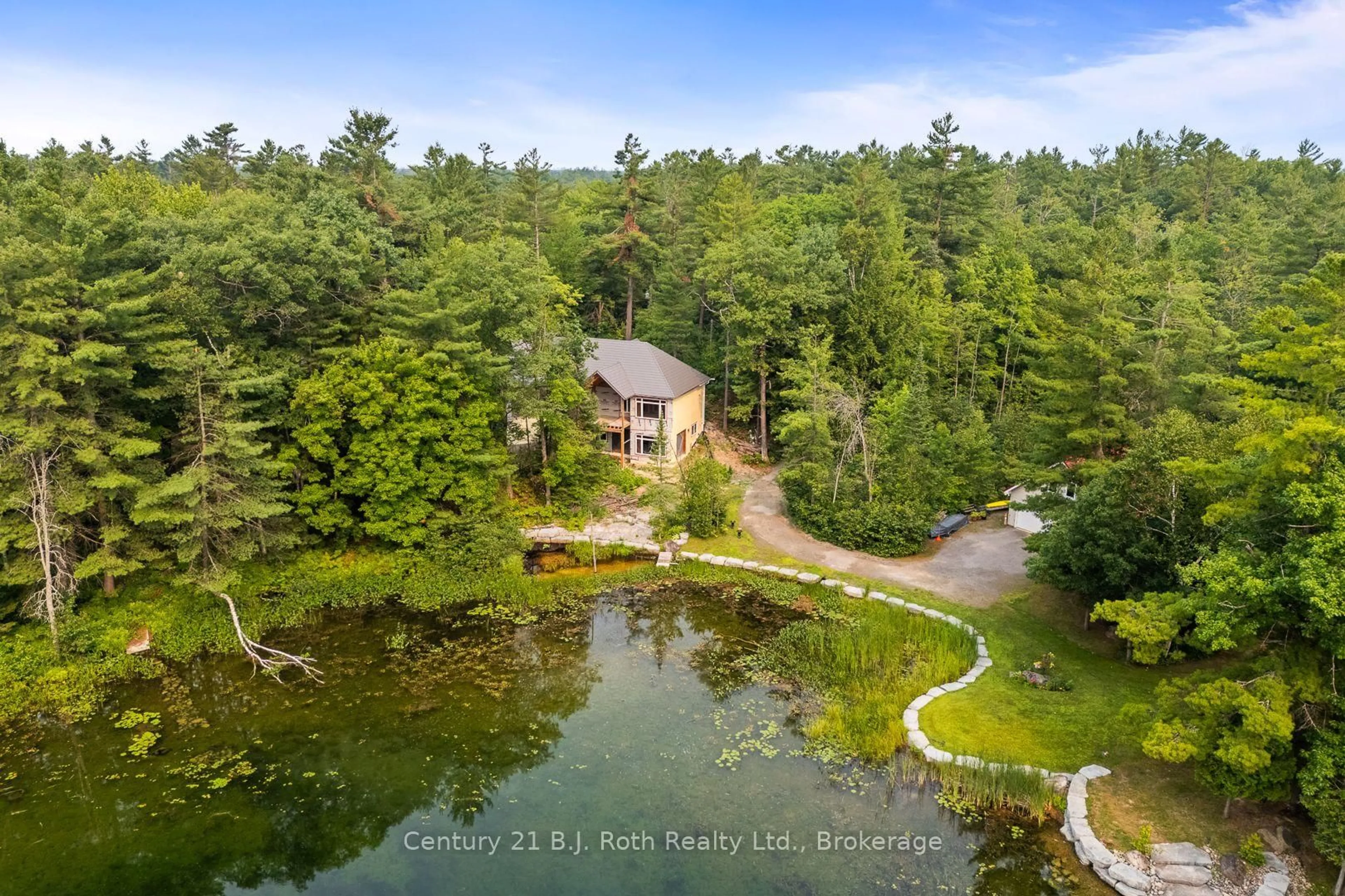 A pic from outside/outdoor area/front of a property/back of a property/a pic from drone, water/lake/river/ocean view for 8126 Oakridge Dr, Ramara Ontario L0K 2B0