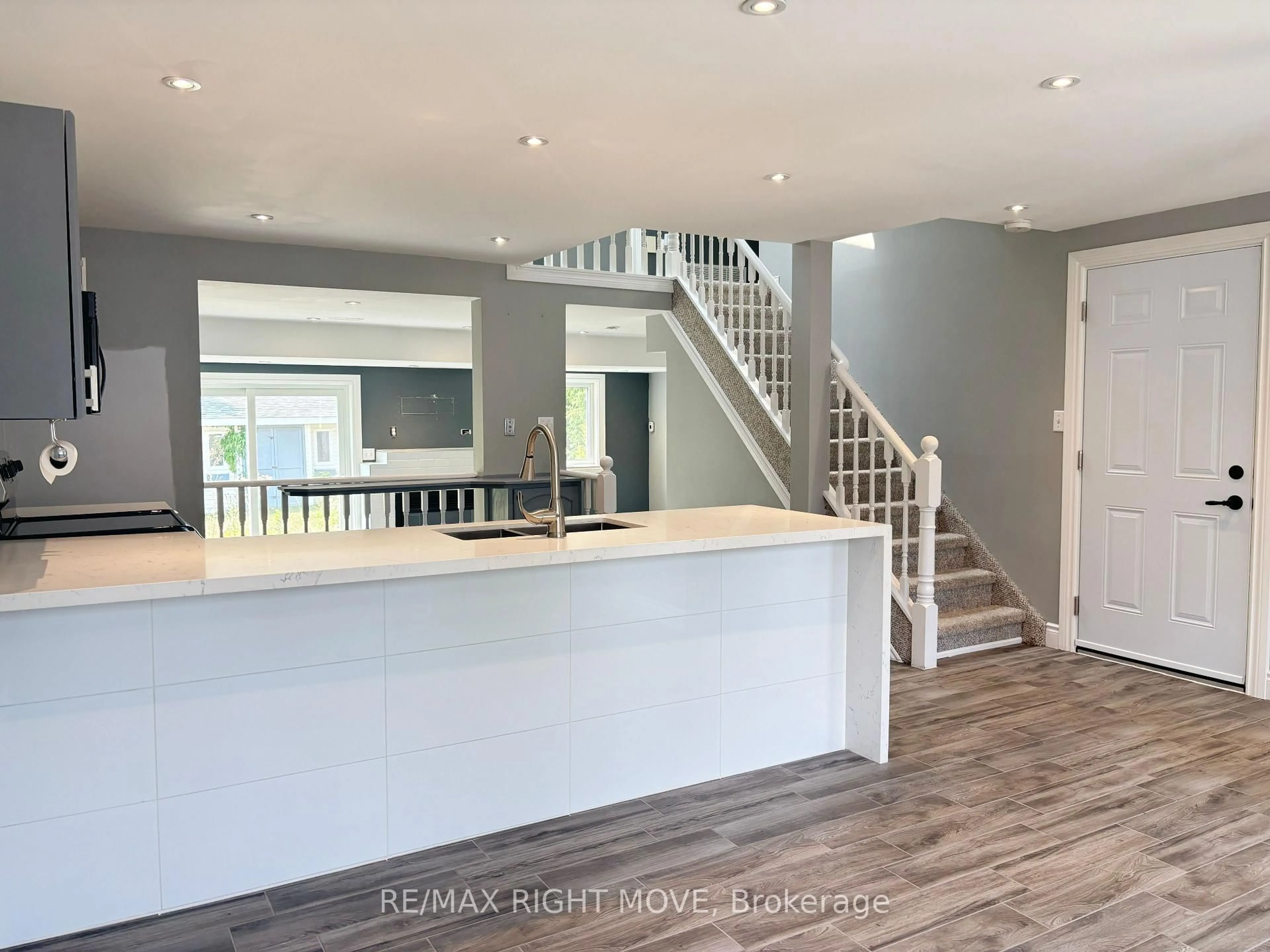 Unknown for 131 Athabaska Rd, Barrie Ontario L4N 8E5
