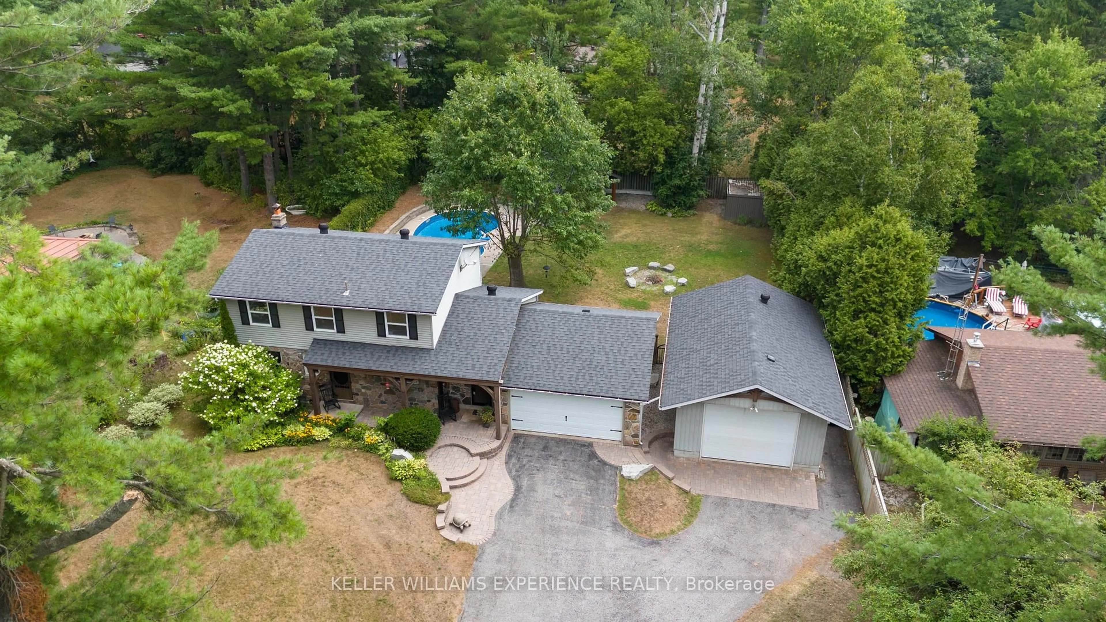 A pic from outside/outdoor area/front of a property/back of a property/a pic from drone, unknown for 31 Lawrence Ave, Springwater Ontario L9X 0W4
