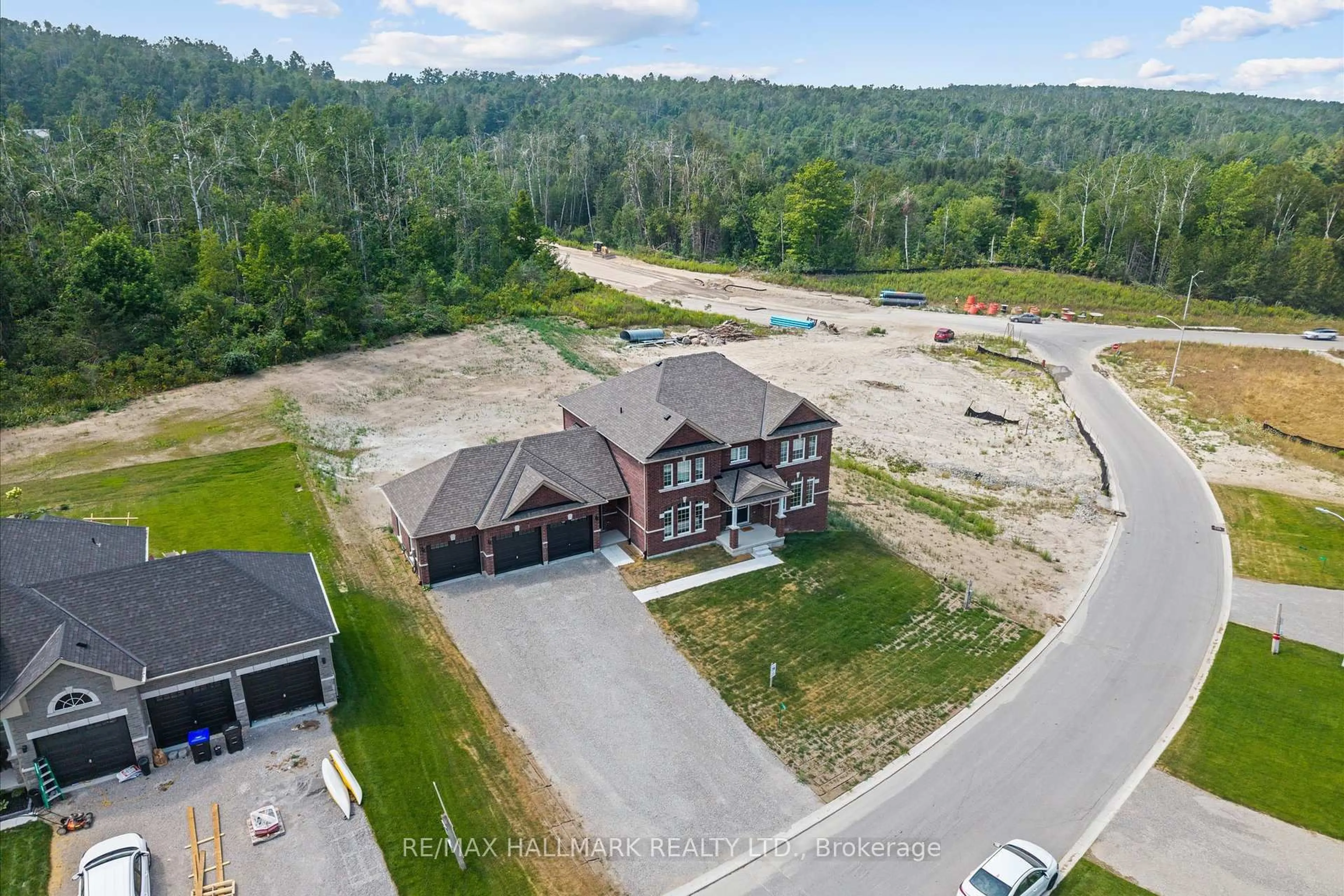 A pic from outside/outdoor area/front of a property/back of a property/a pic from drone, building for 94 Ruby Rdge, Oro-Medonte Ontario L0L 2E0