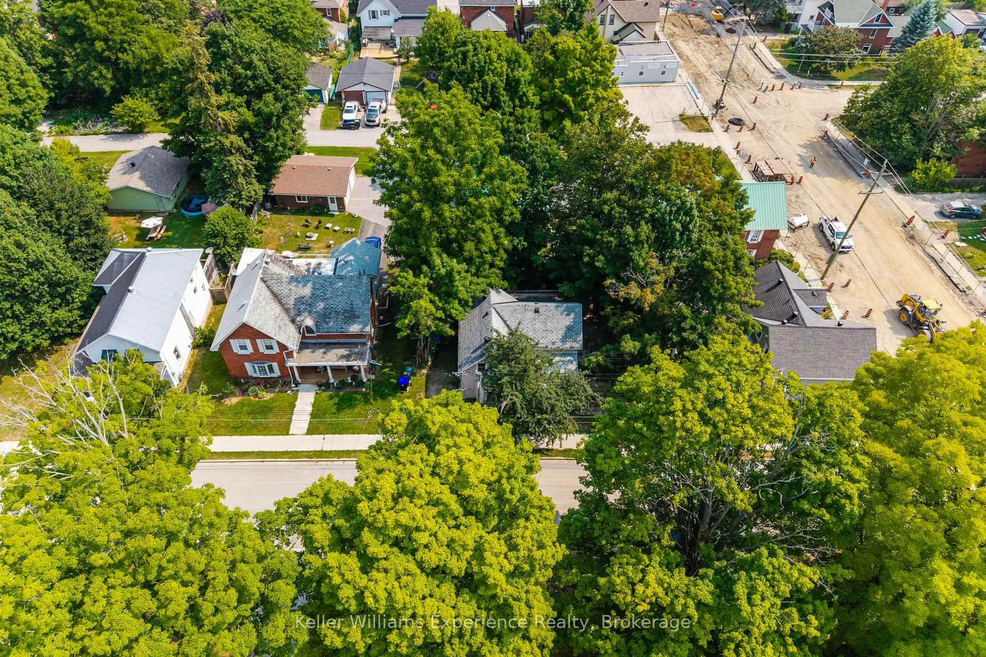 A pic from outside/outdoor area/front of a property/back of a property/a pic from drone, street for 361 Third St, Midland Ontario L4R 3S6