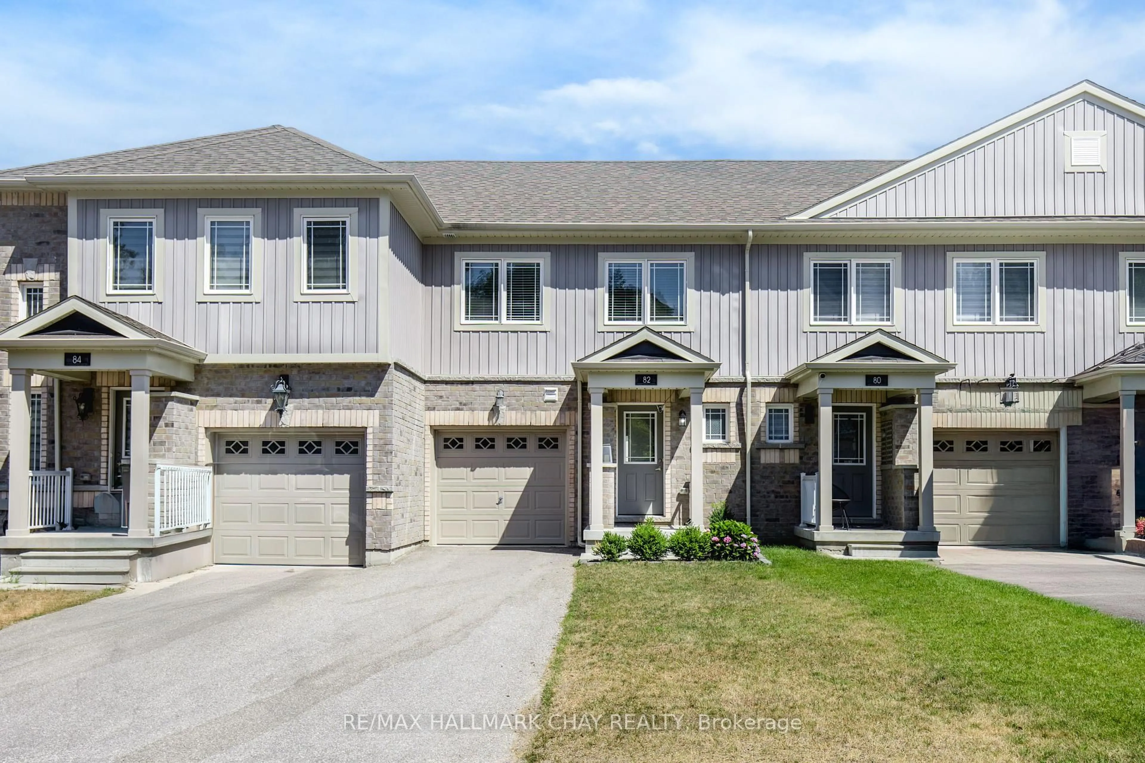 Home with vinyl exterior material, street for 82 Franks Way, Barrie Ontario L4N 3J1