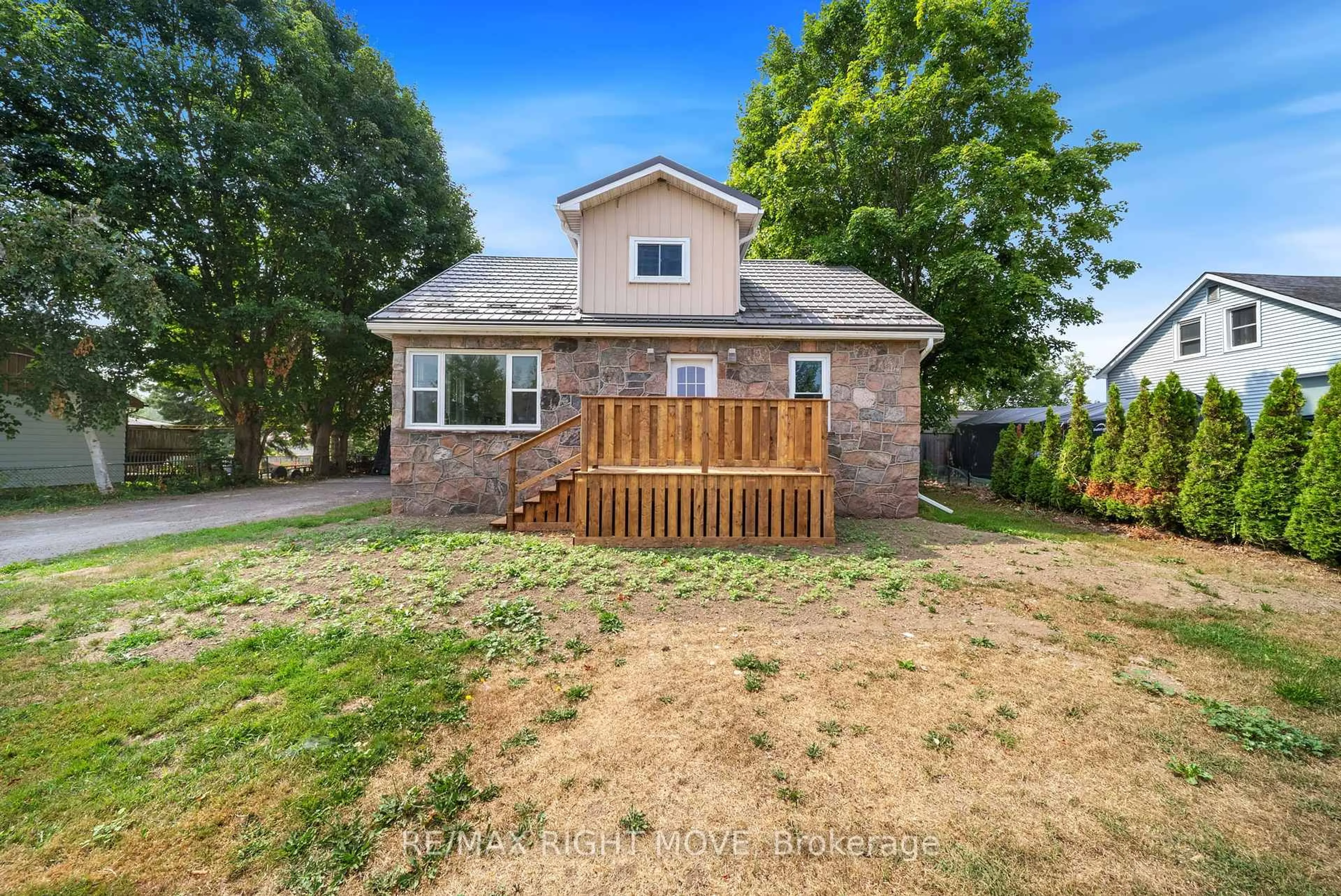 A pic from outside/outdoor area/front of a property/back of a property/a pic from drone, street for 2639 Ego Sdrd, Severn Ontario L3V 6H3
