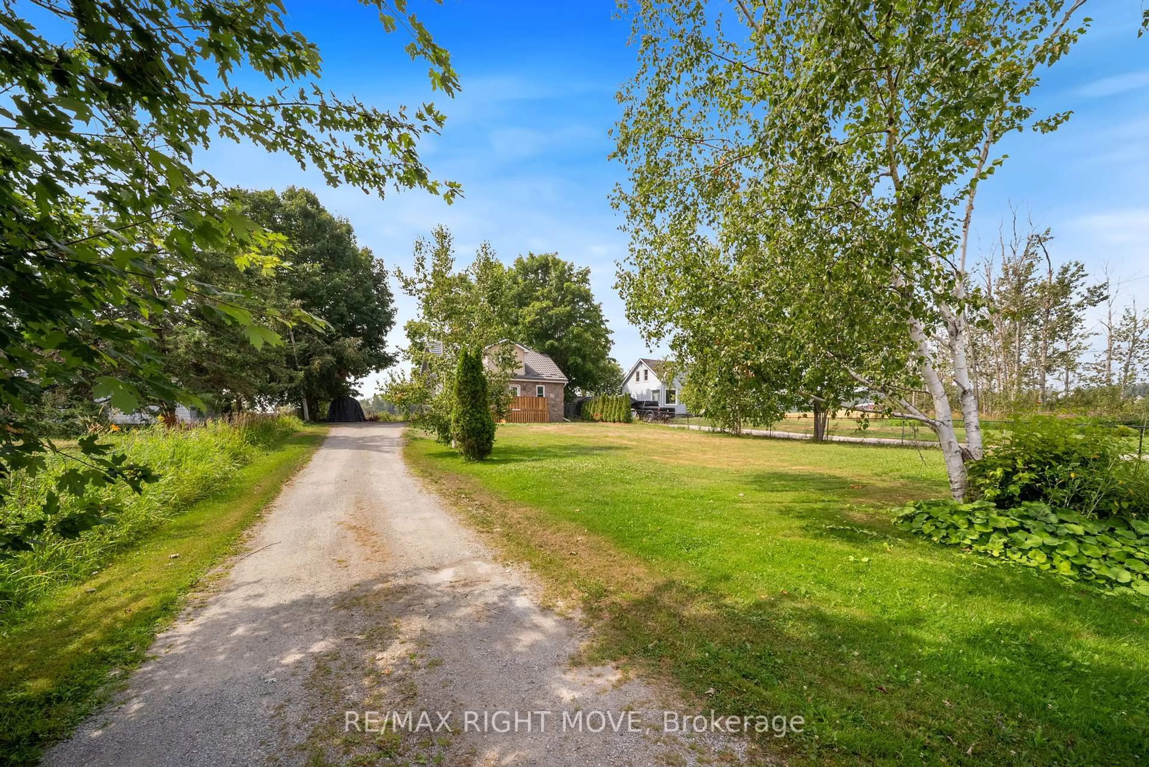 A pic from outside/outdoor area/front of a property/back of a property/a pic from drone, unknown for 2639 Ego Sdrd, Severn Ontario L3V 6H3