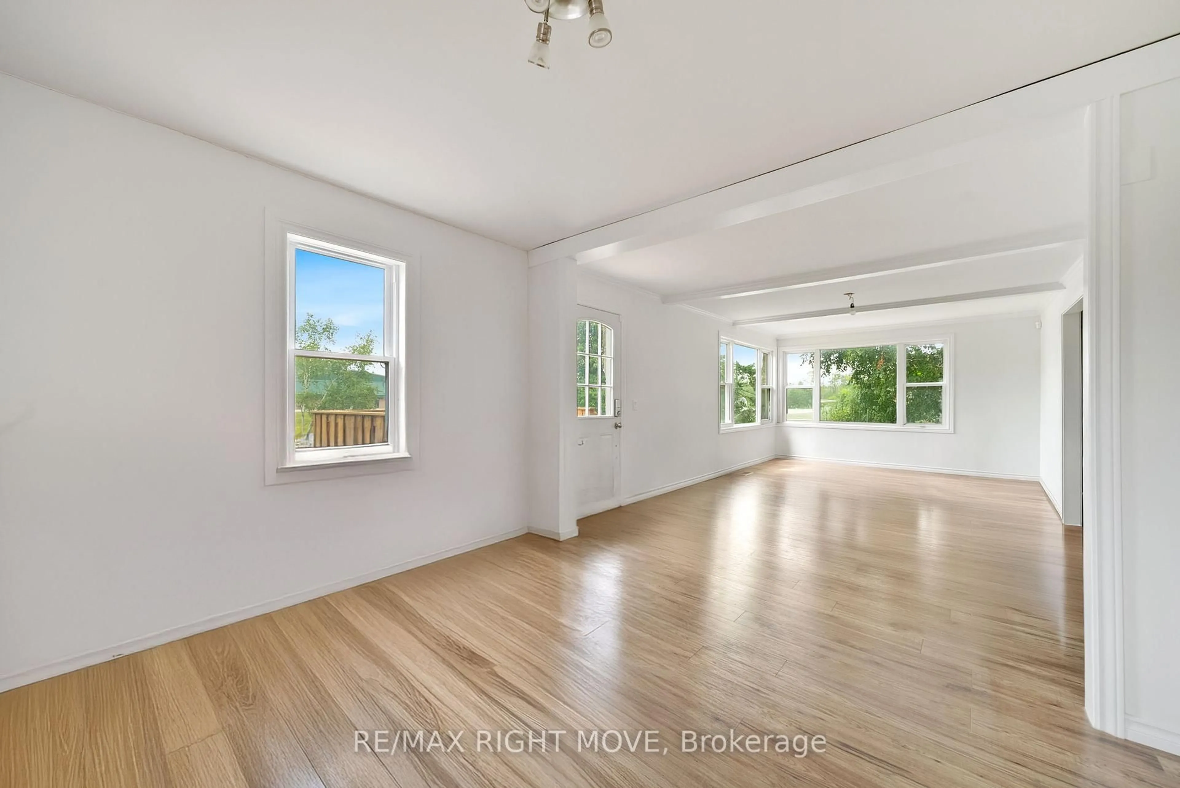A pic of a room for 2639 Ego Sdrd, Severn Ontario L3V 6H3