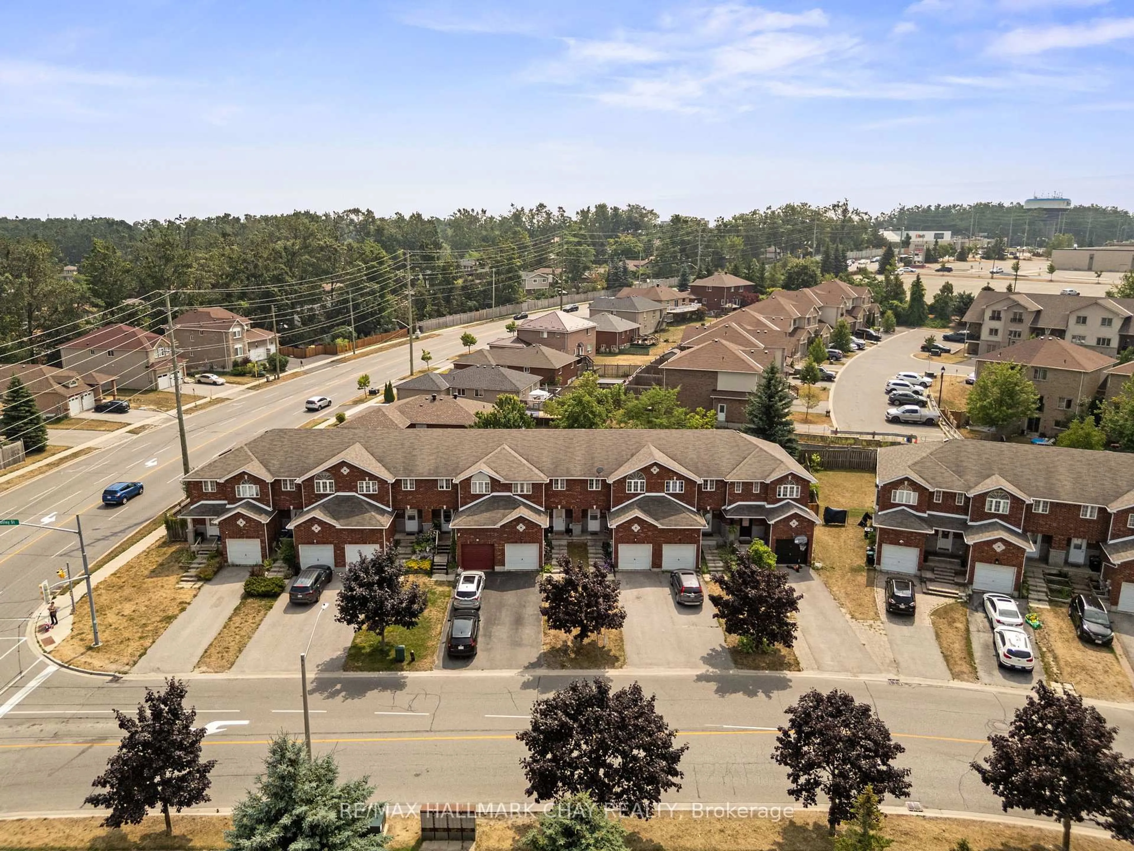 A pic from outside/outdoor area/front of a property/back of a property/a pic from drone, mountain view for 243 Stanley St, Barrie Ontario L4M 7G2