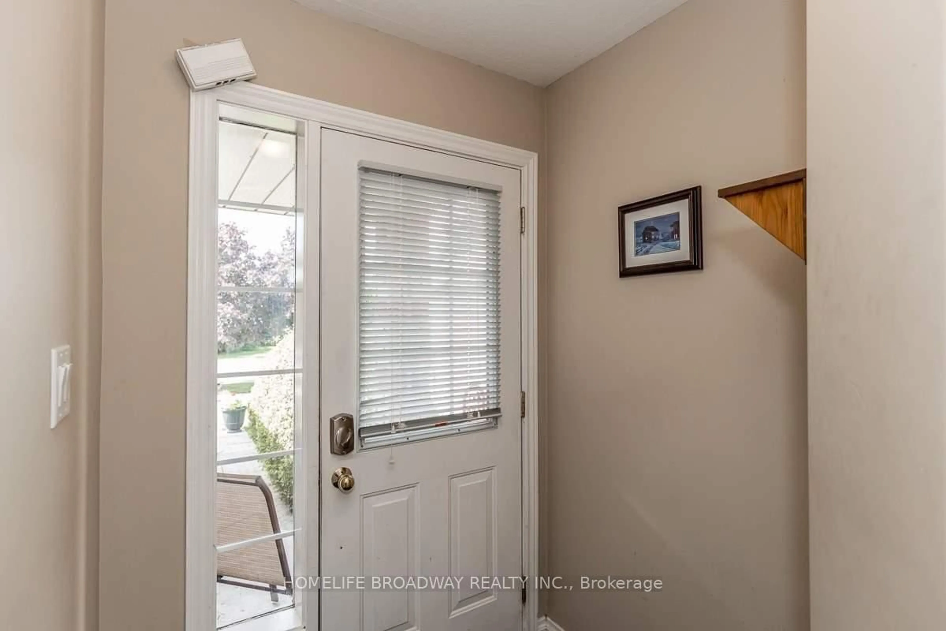 Indoor entryway for 29 Widgeon St, Barrie Ontario L4N 8W5
