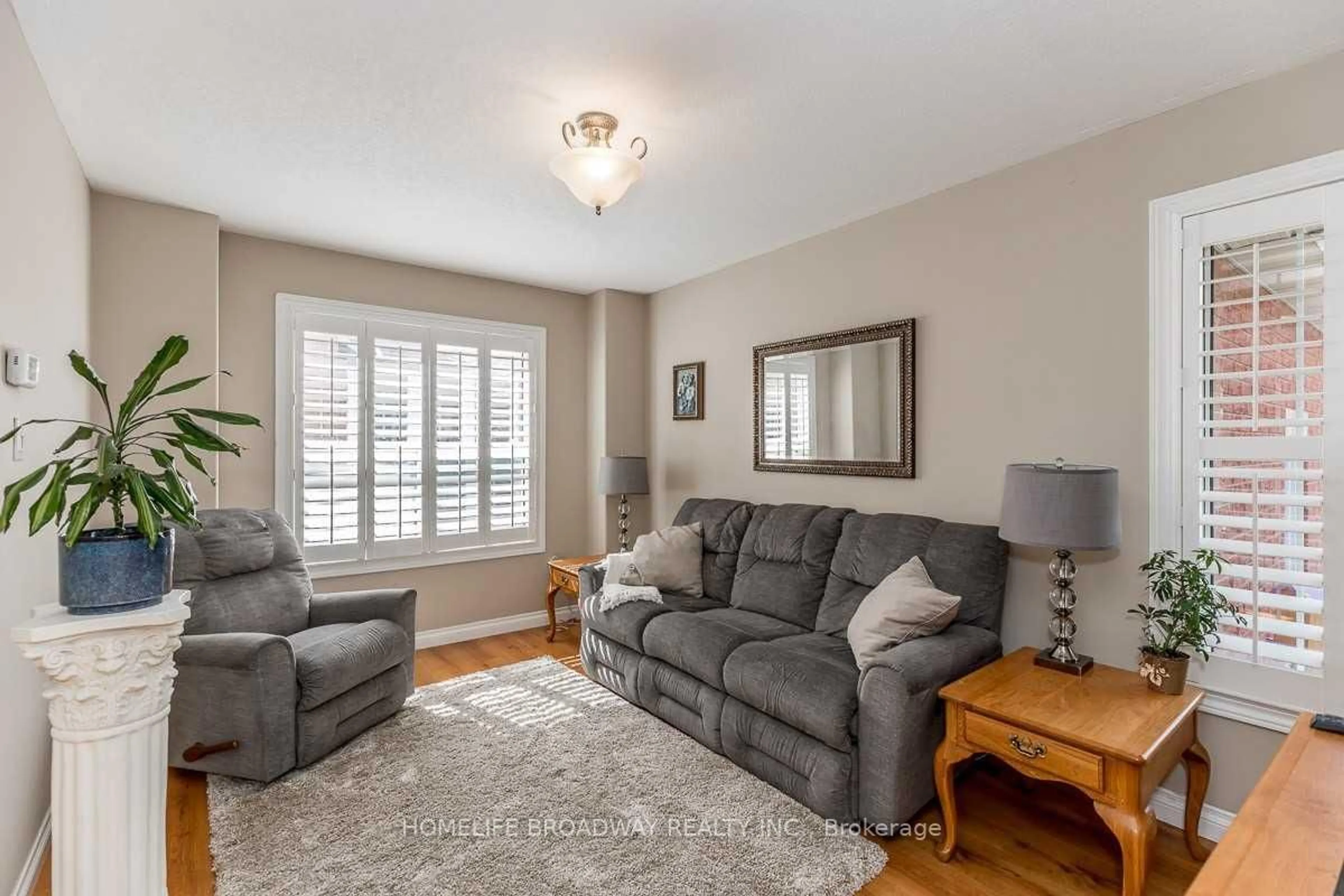 Living room with furniture, unknown for 29 Widgeon St, Barrie Ontario L4N 8W5