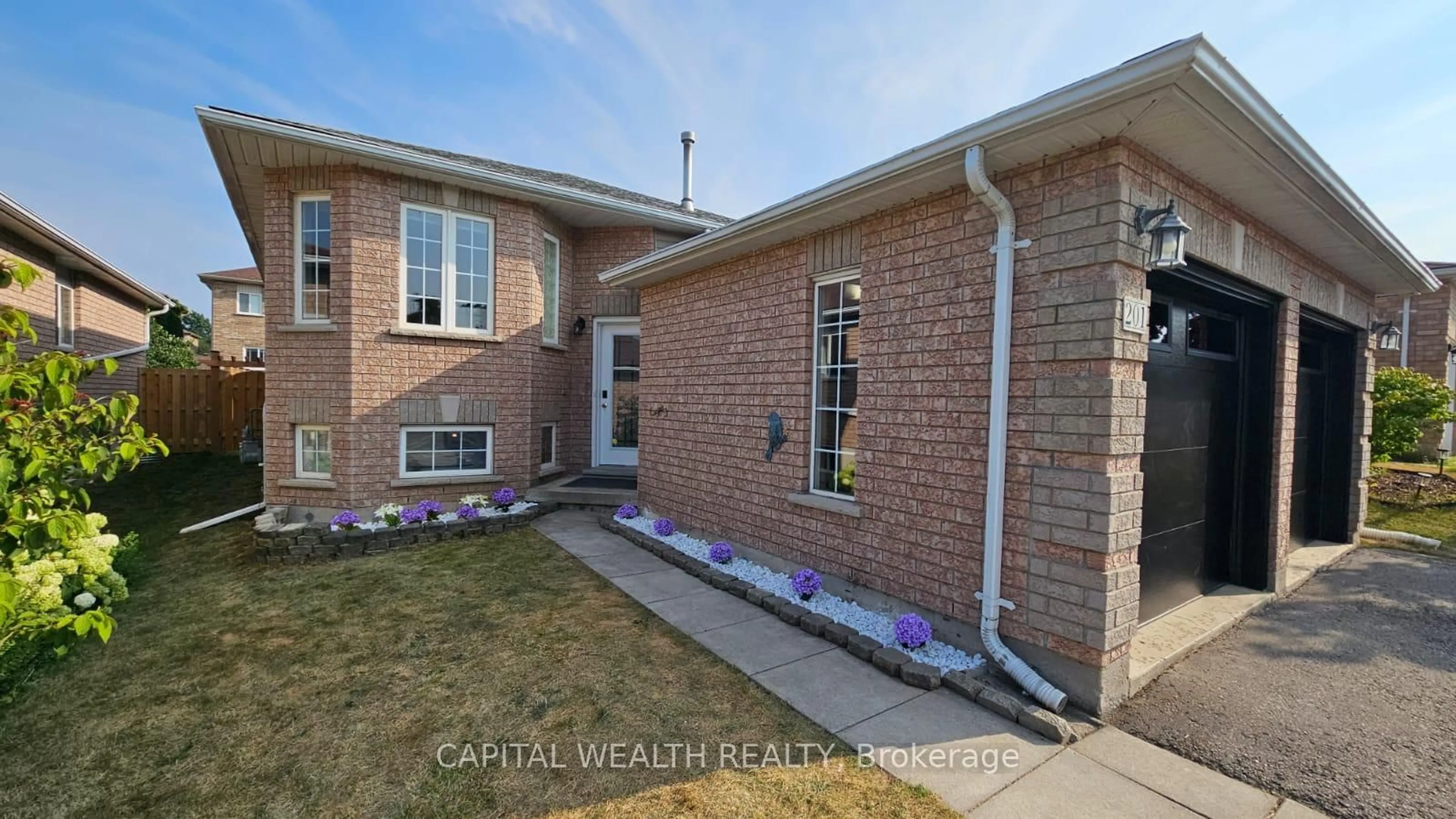 Home with brick exterior material, unknown for 201 Hanmer St, Barrie Ontario L4M 6W7