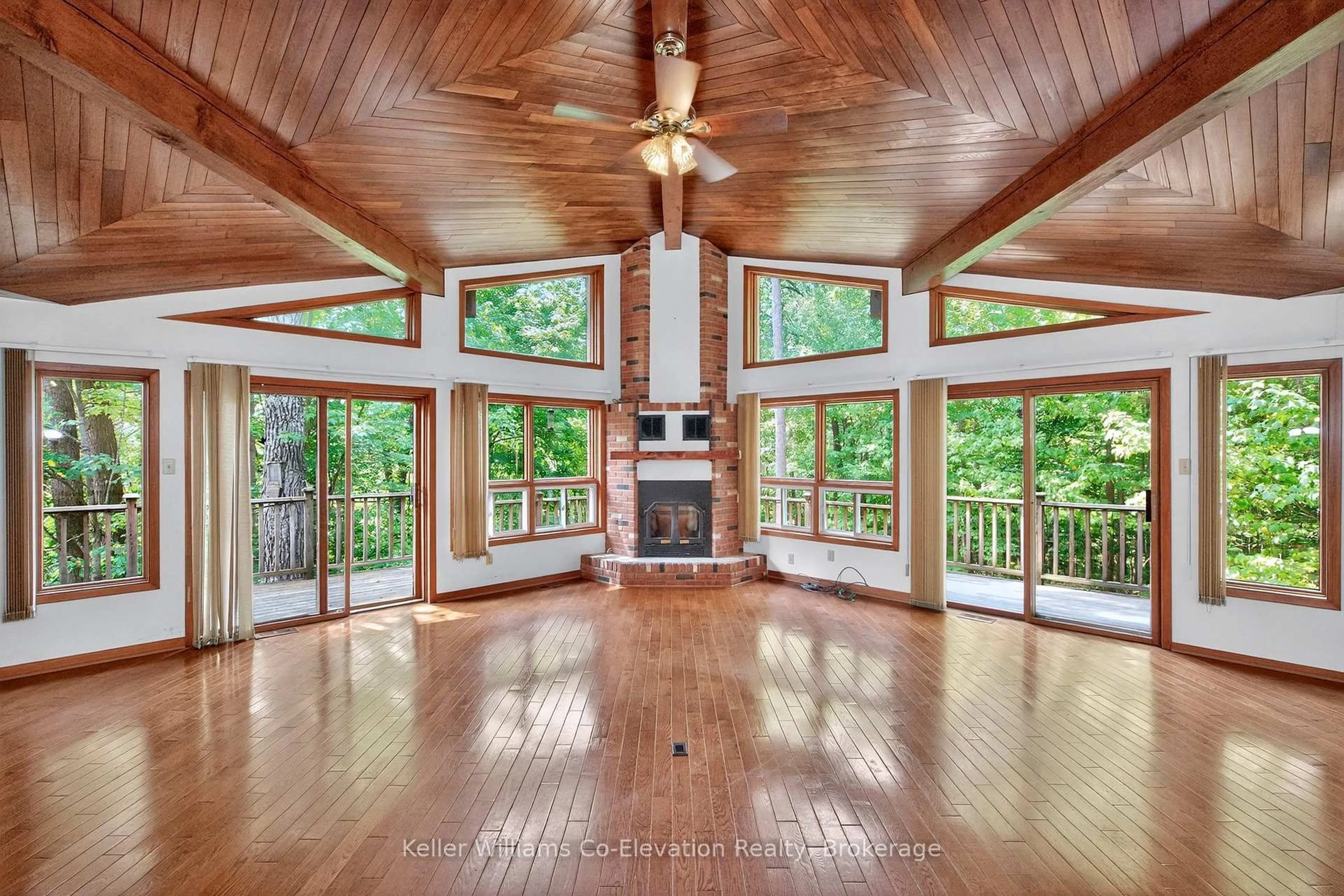 Indoor foyer for 1246 Tiny Beaches Rd, Tiny Ontario L9M 0H7