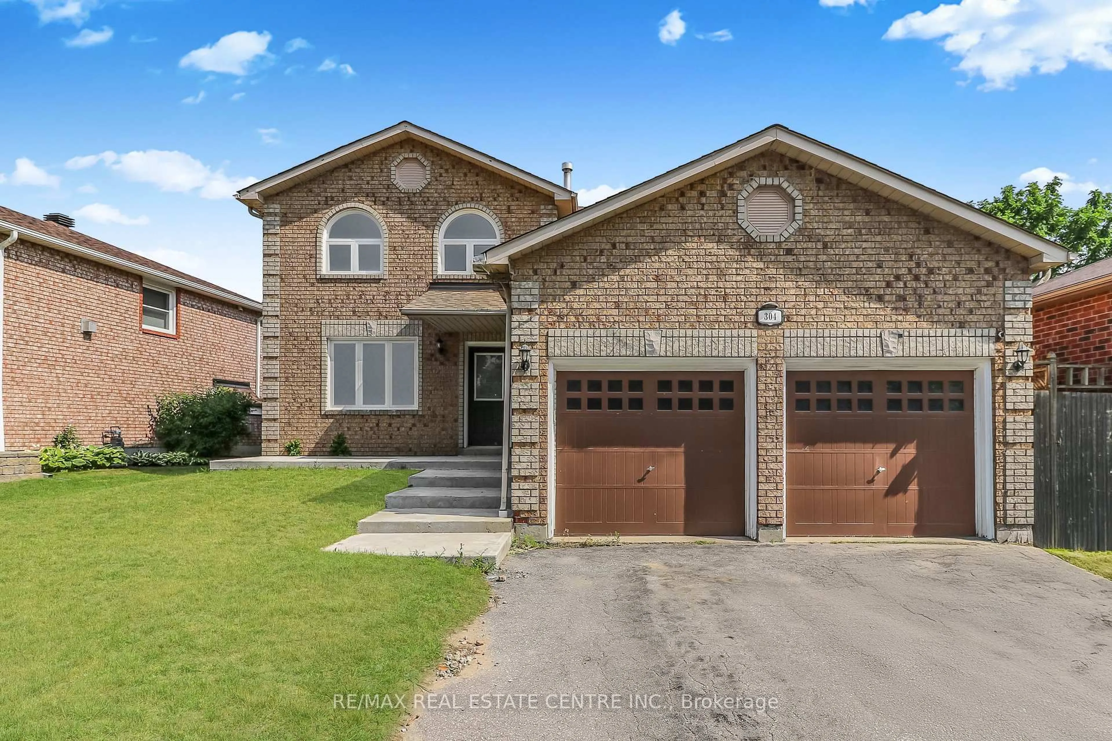 Home with brick exterior material, street for 304 Cundles Rd, Barrie Ontario L4N 7C9