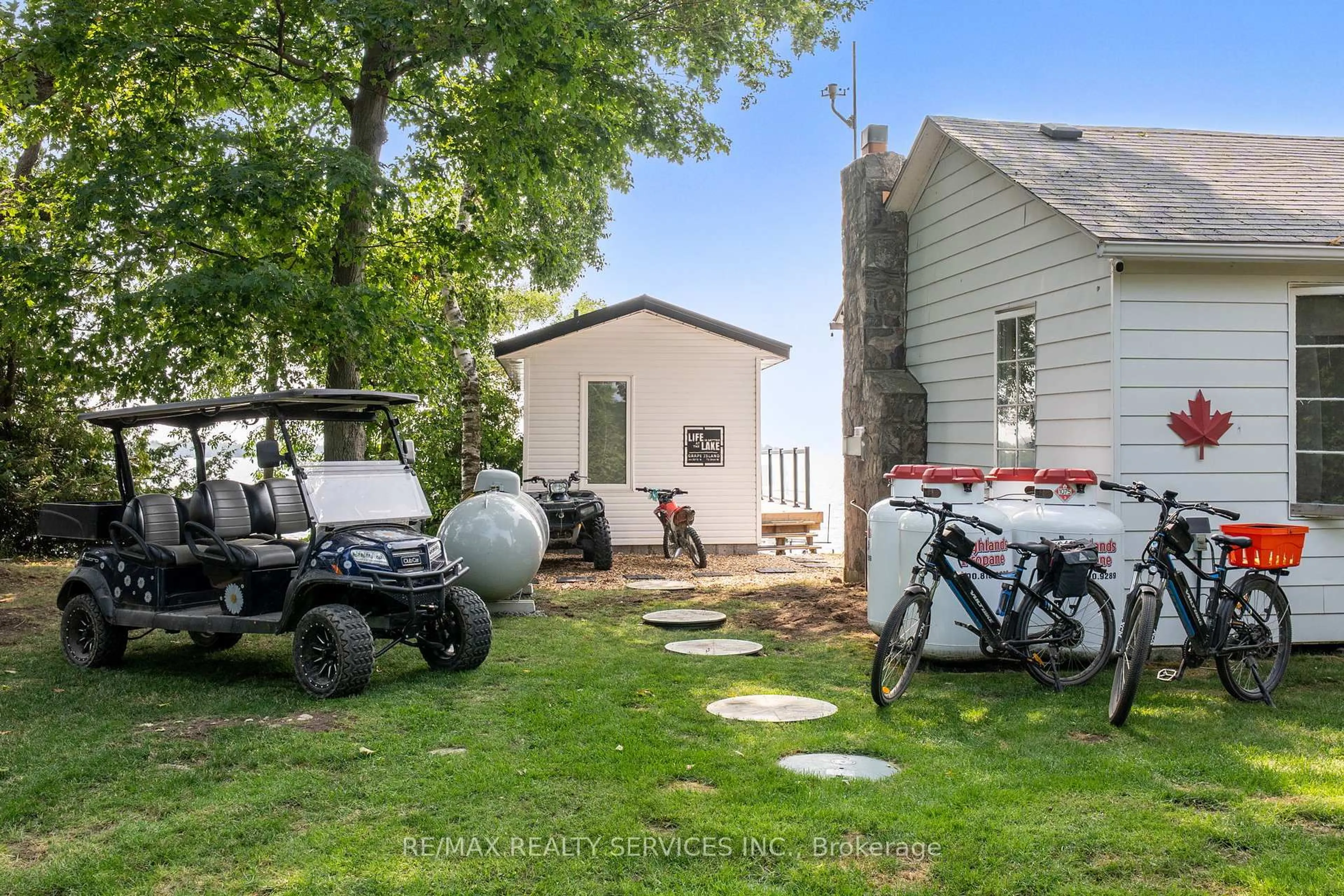 A pic from outside/outdoor area/front of a property/back of a property/a pic from drone, street for 103 Ivy Lane, Orillia Ontario L3V 6H1