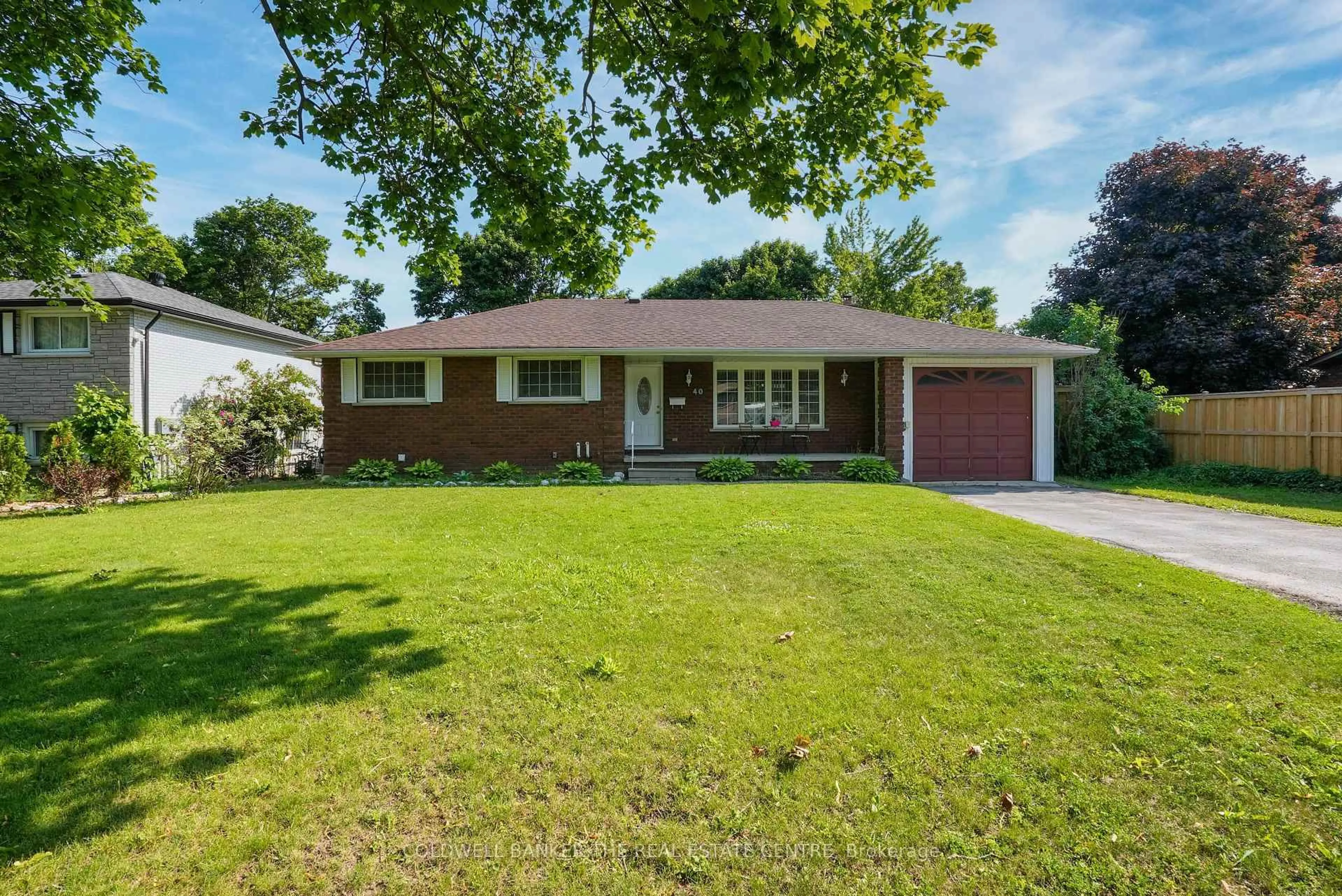 Home with brick exterior material, street for 40 Springhome Rd, Barrie Ontario L4N 2W8