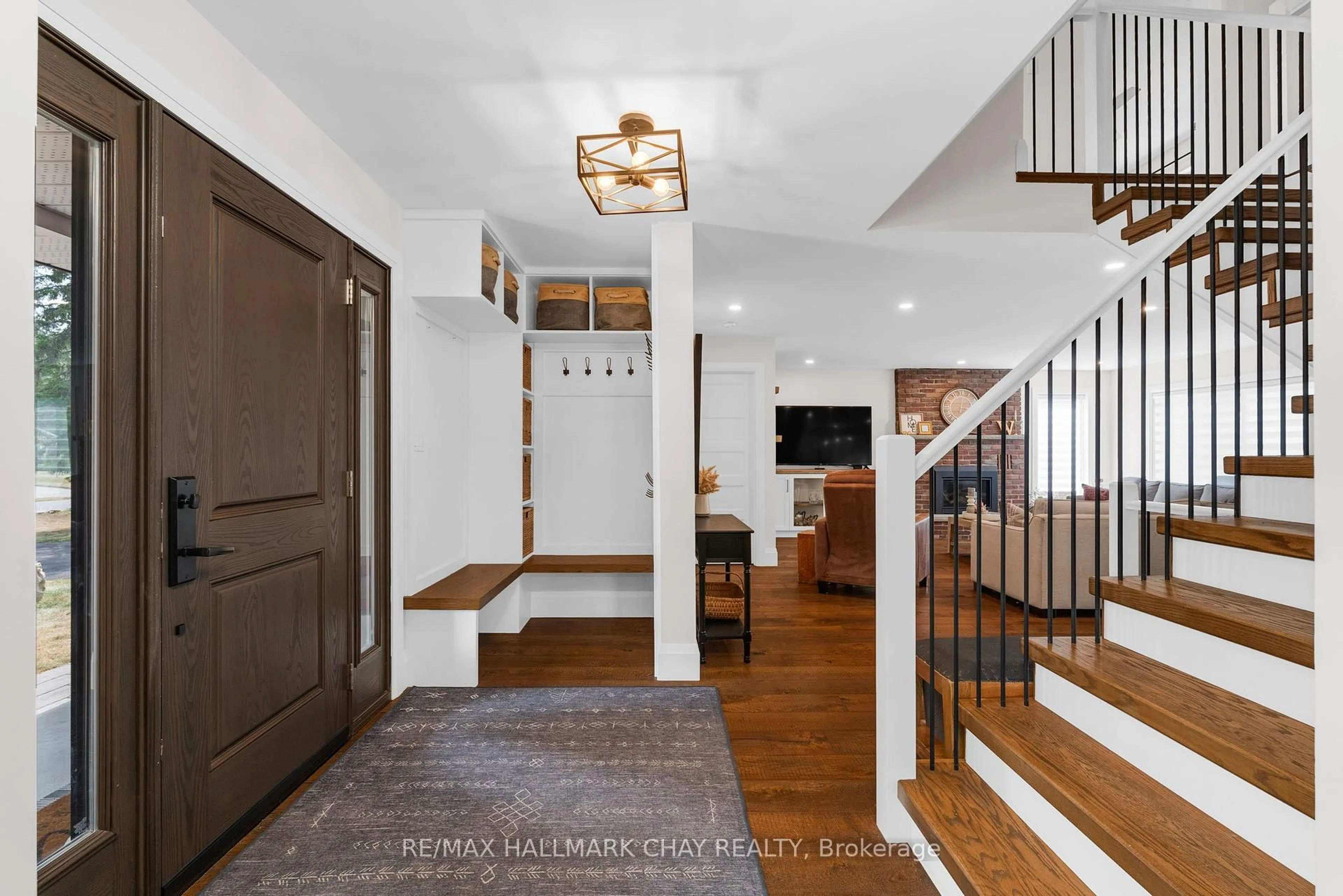 Indoor entryway for 26 Holloway Lane, Springwater Ontario L9X 0M7