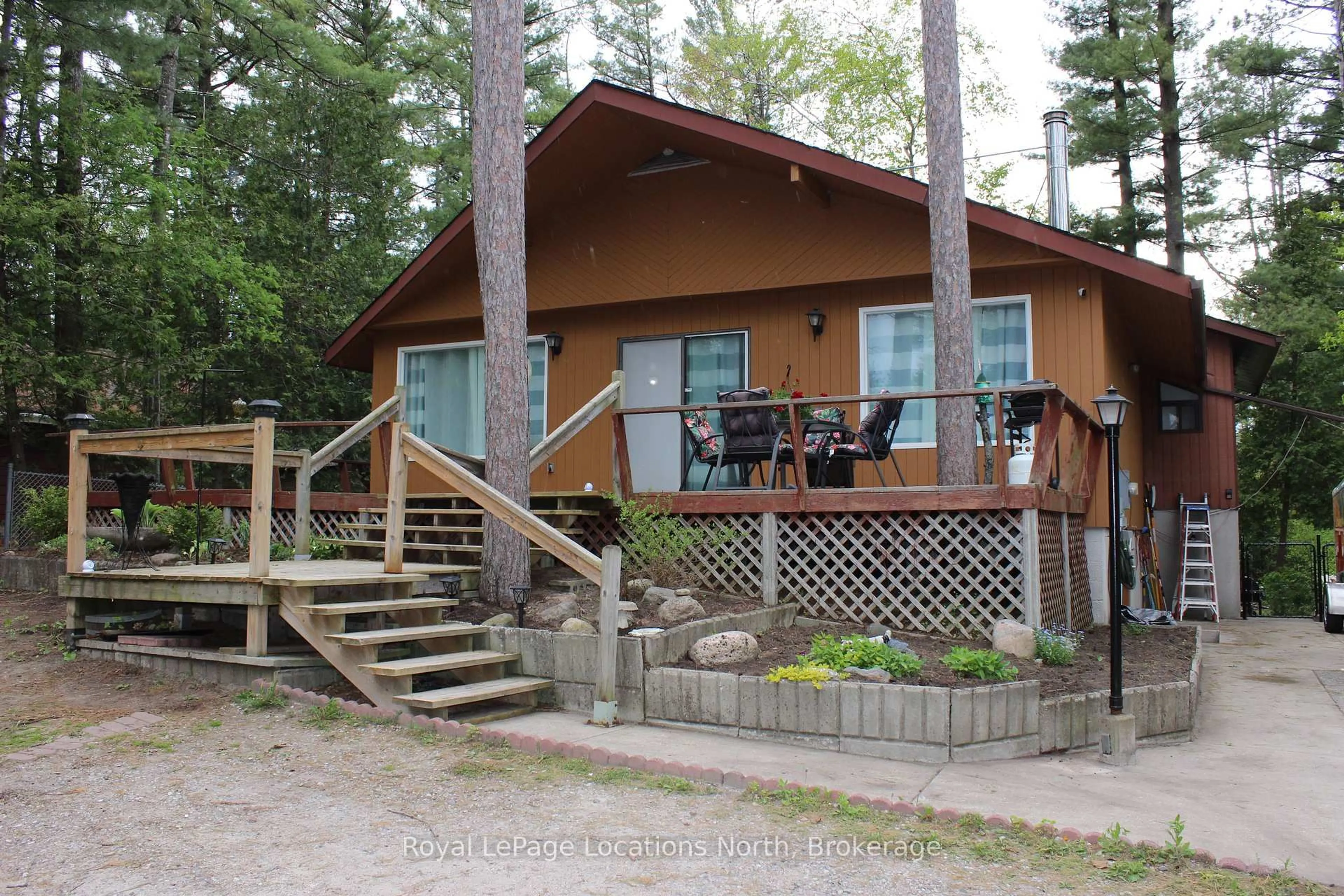 Patio, unknown for 30 Earl St, Wasaga Beach Ontario L9Z 2M6