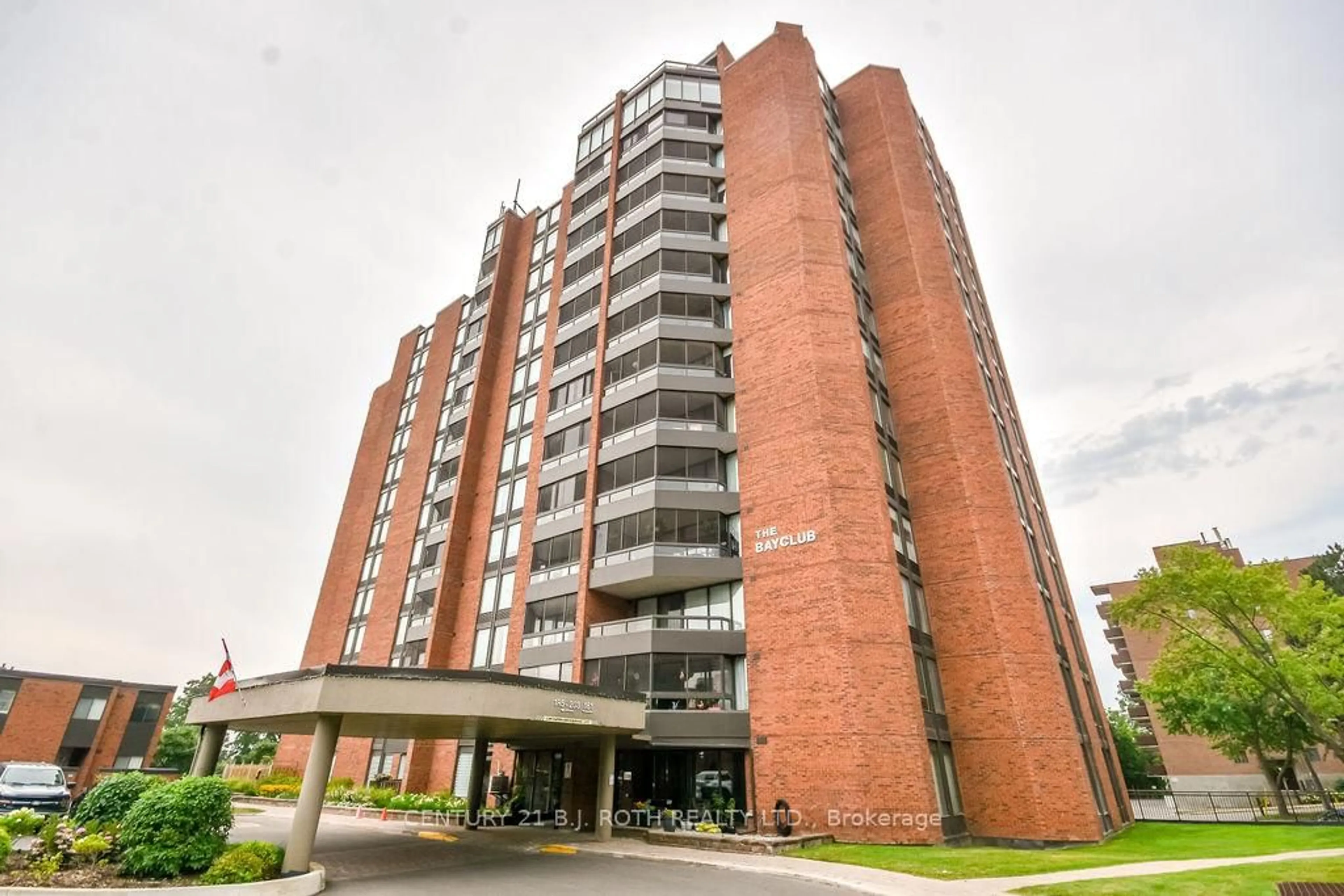 Indoor foyer for 181 Collier St #405, Barrie Ontario L4M 5L6
