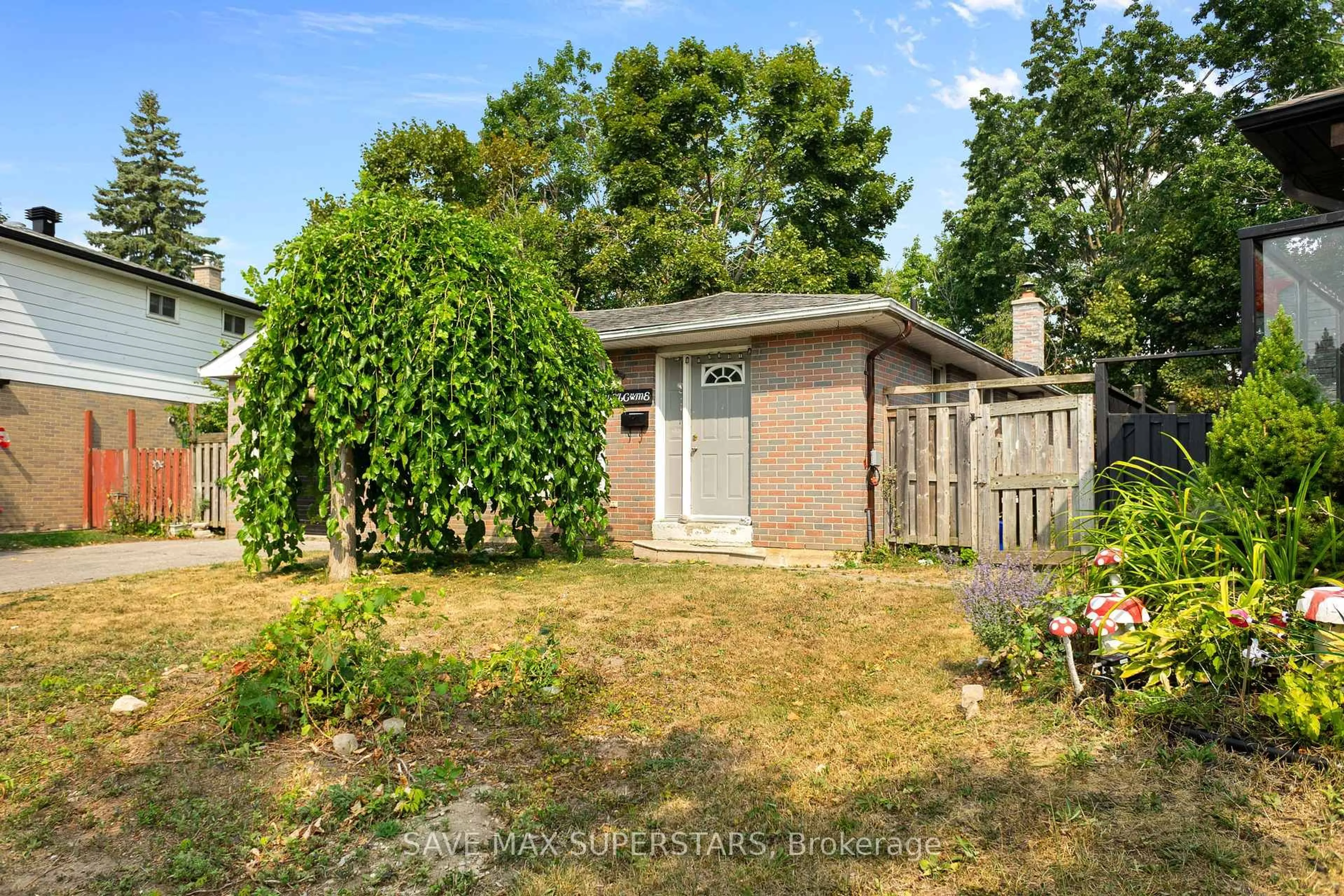 Shed for 71 College Cres, Barrie Ontario L4M 2W5
