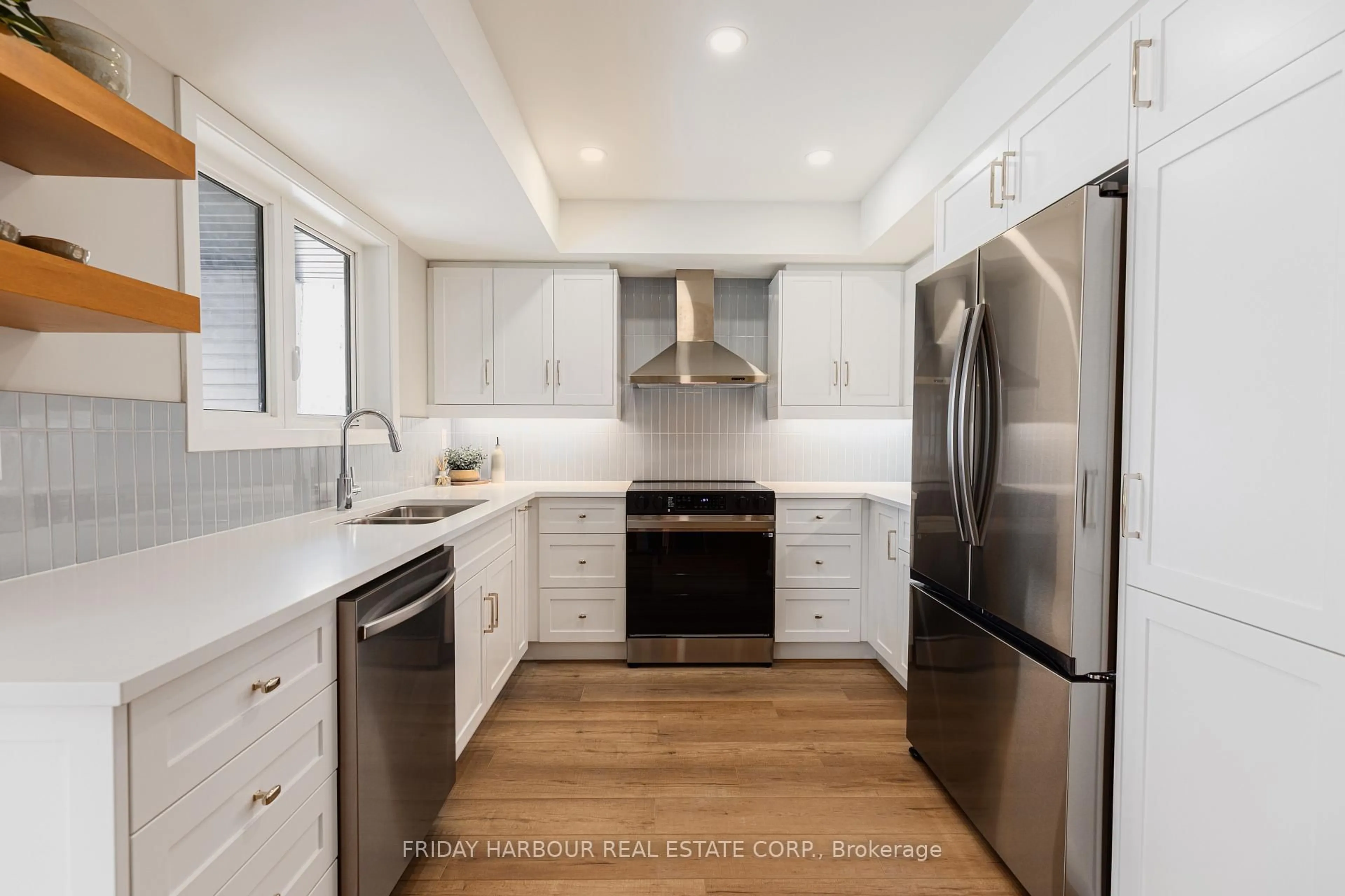 Contemporary kitchen, unknown for 17 Appletree Lane #94, Barrie Ontario L9J 0P2