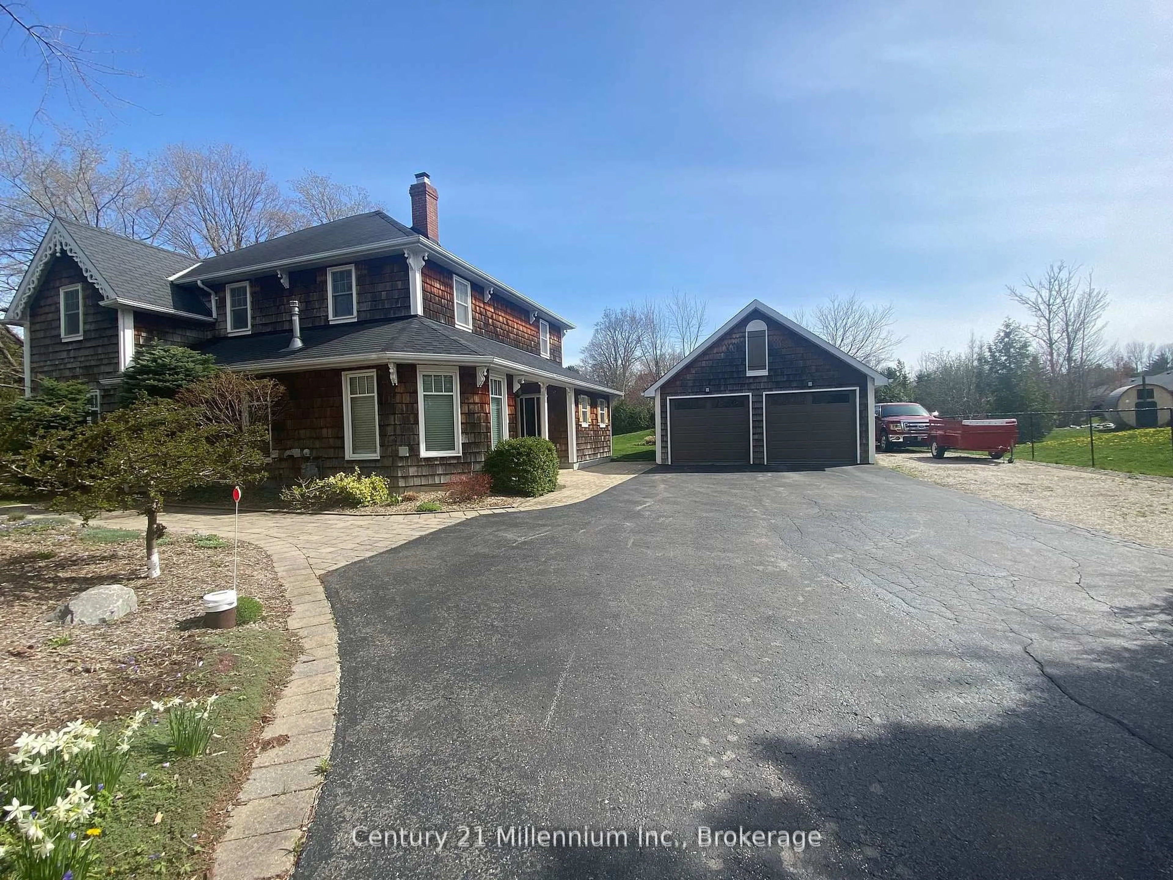 A pic from outside/outdoor area/front of a property/back of a property/a pic from drone, street for 680 Mountain Rd, Collingwood Ontario L9Y 5G3