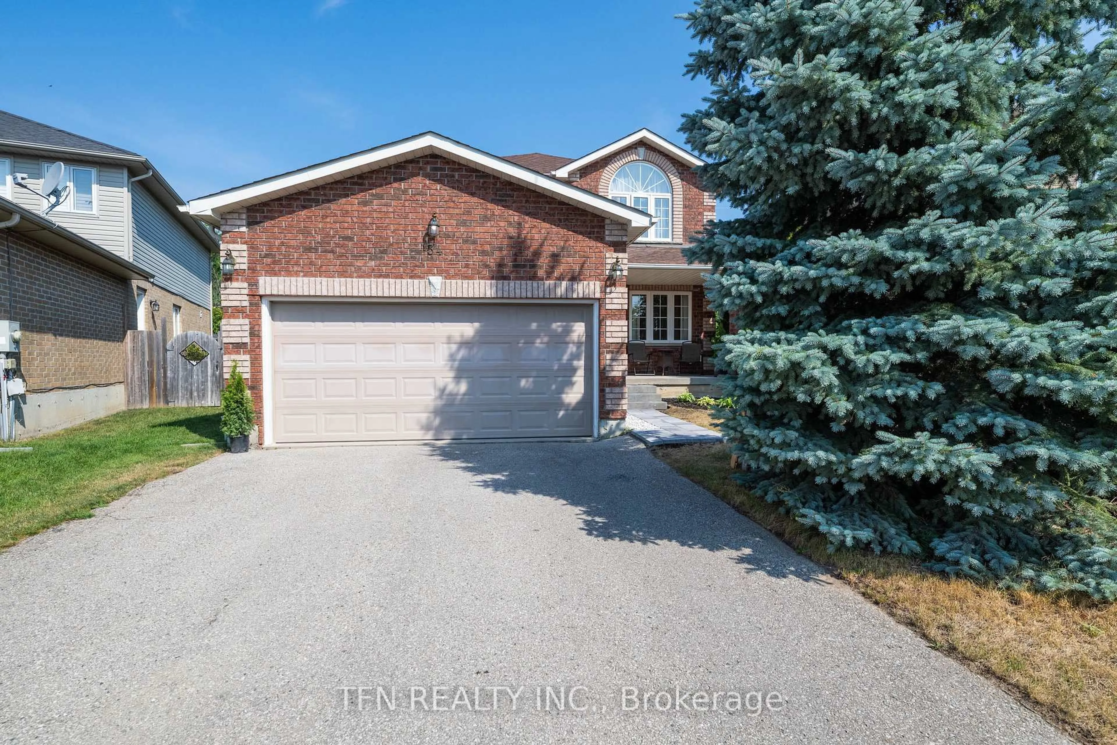 Home with brick exterior material, street for 34 Balmoral Pl, Barrie Ontario L4N 0Y9