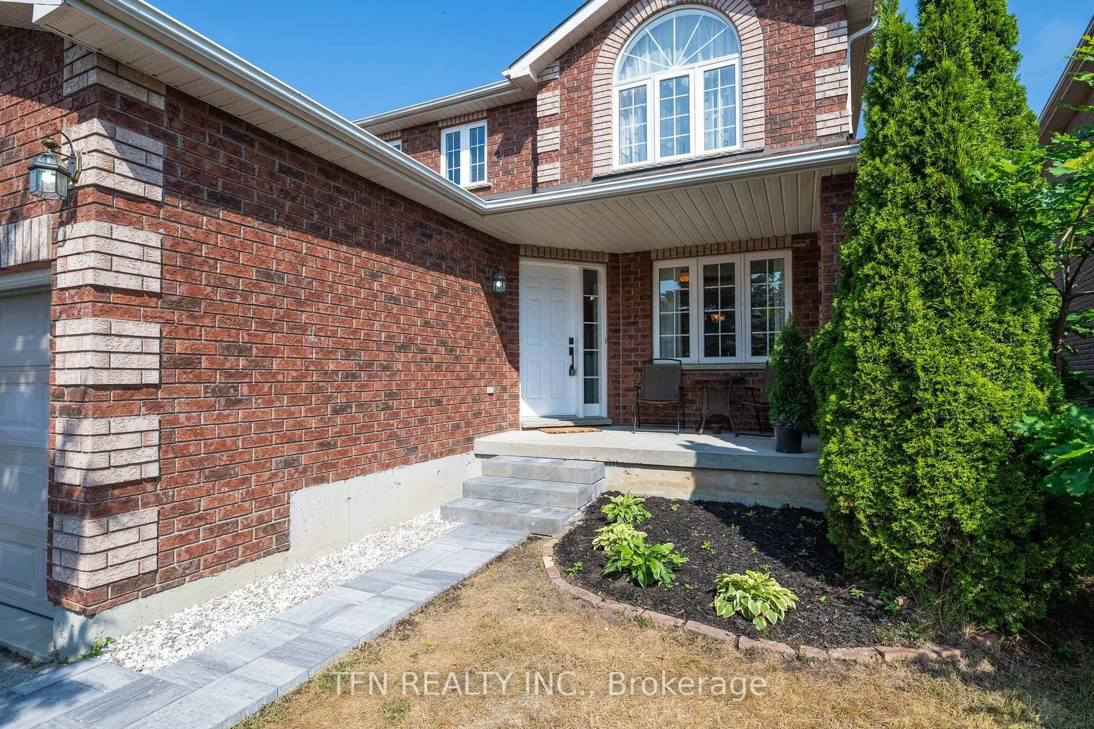 Home with brick exterior material, street for 34 Balmoral Pl, Barrie Ontario L4N 0Y9