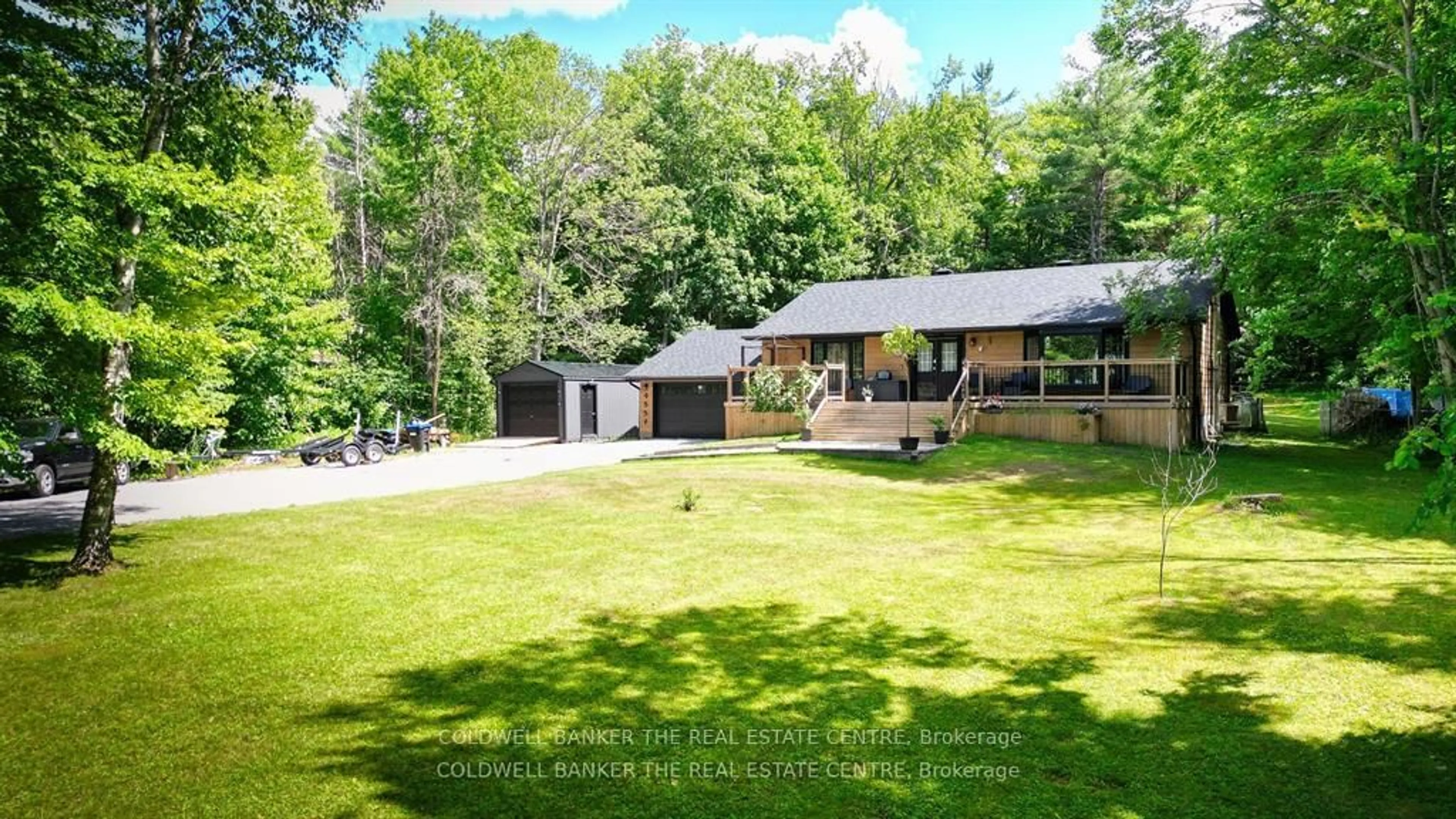 A pic from outside/outdoor area/front of a property/back of a property/a pic from drone, unknown for 4557 Trent Tr, Severn Ontario L0K 2B0