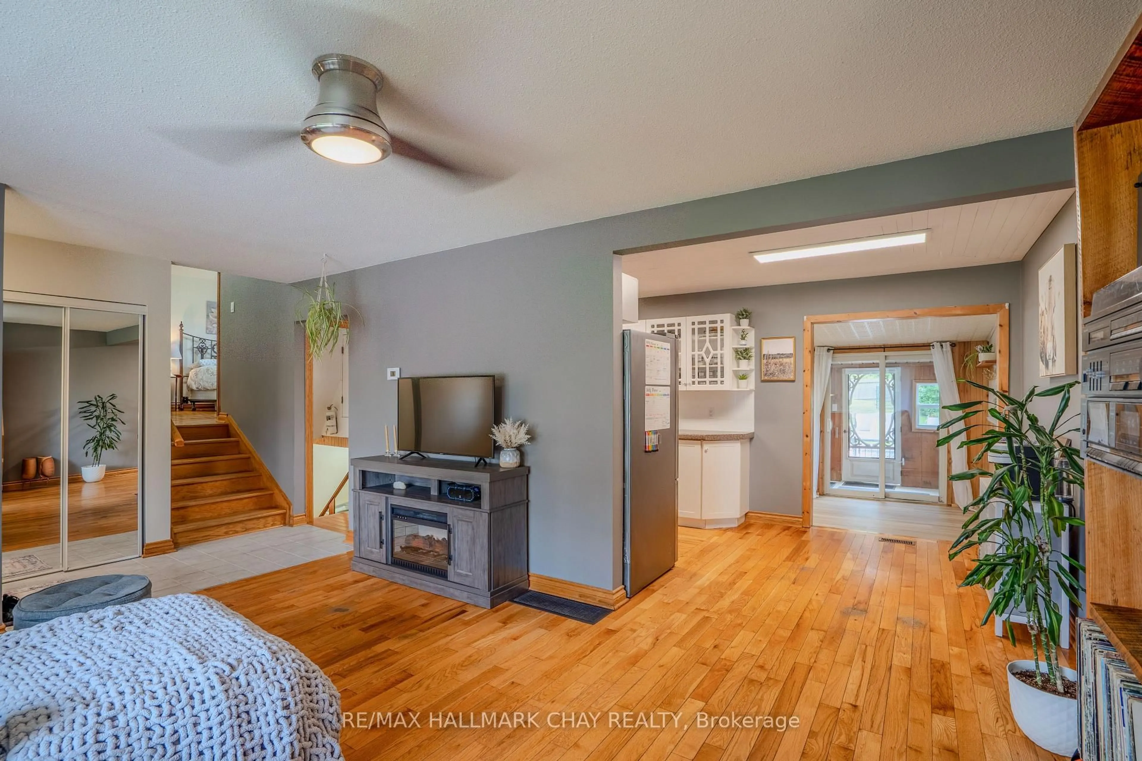Unknown for 2 Wallis St, Oro-Medonte Ontario L3V 8N9