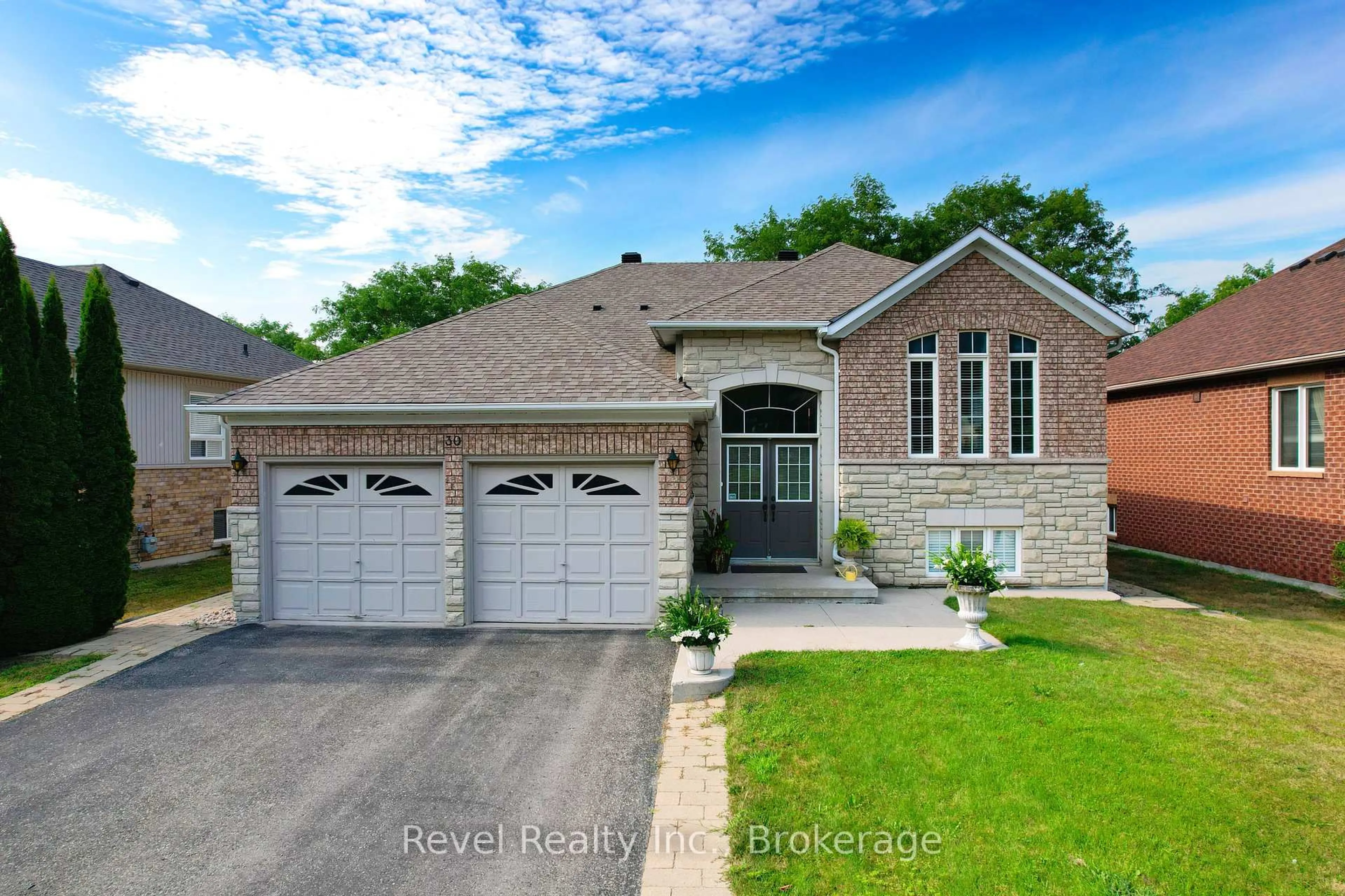 Home with brick exterior material, street for 30 Cranberry Hts, Wasaga Beach Ontario L9Z 1M9