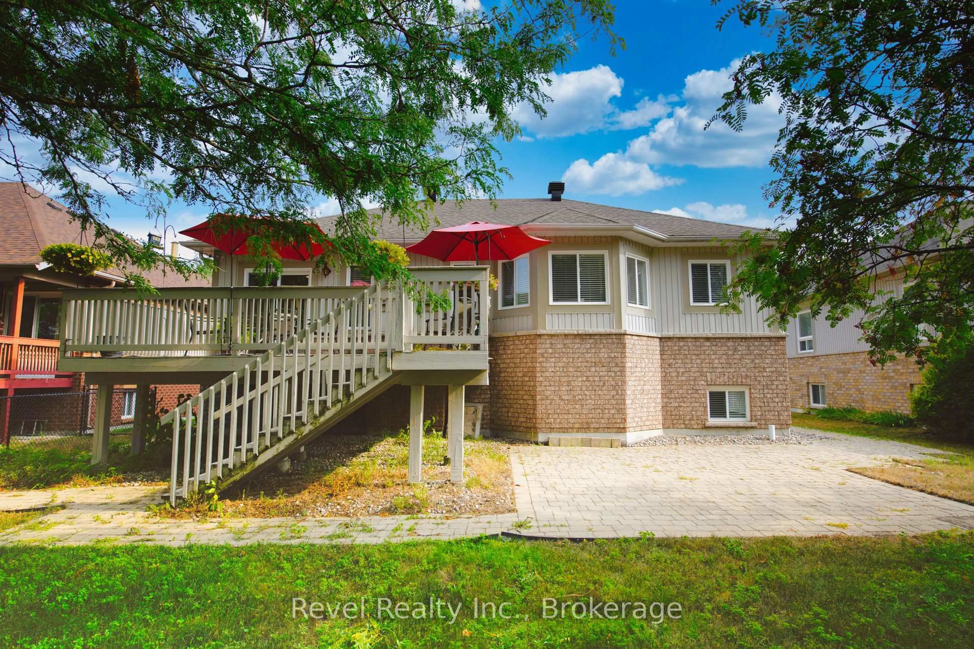 A pic from outside/outdoor area/front of a property/back of a property/a pic from drone, water/lake/river/ocean view for 30 Cranberry Hts, Wasaga Beach Ontario L9Z 1M9