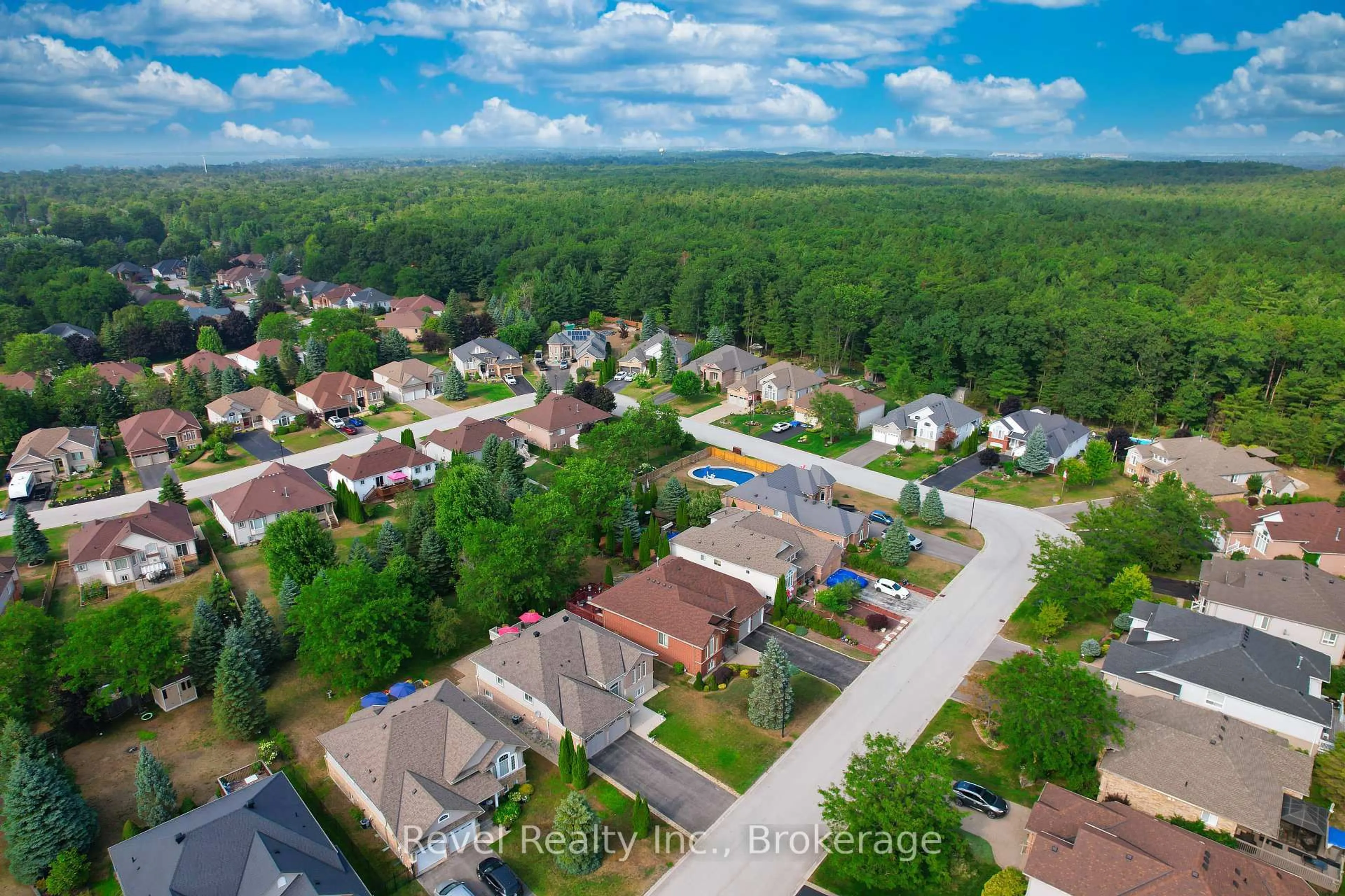 A pic from outside/outdoor area/front of a property/back of a property/a pic from drone, unknown for 30 Cranberry Hts, Wasaga Beach Ontario L9Z 1M9