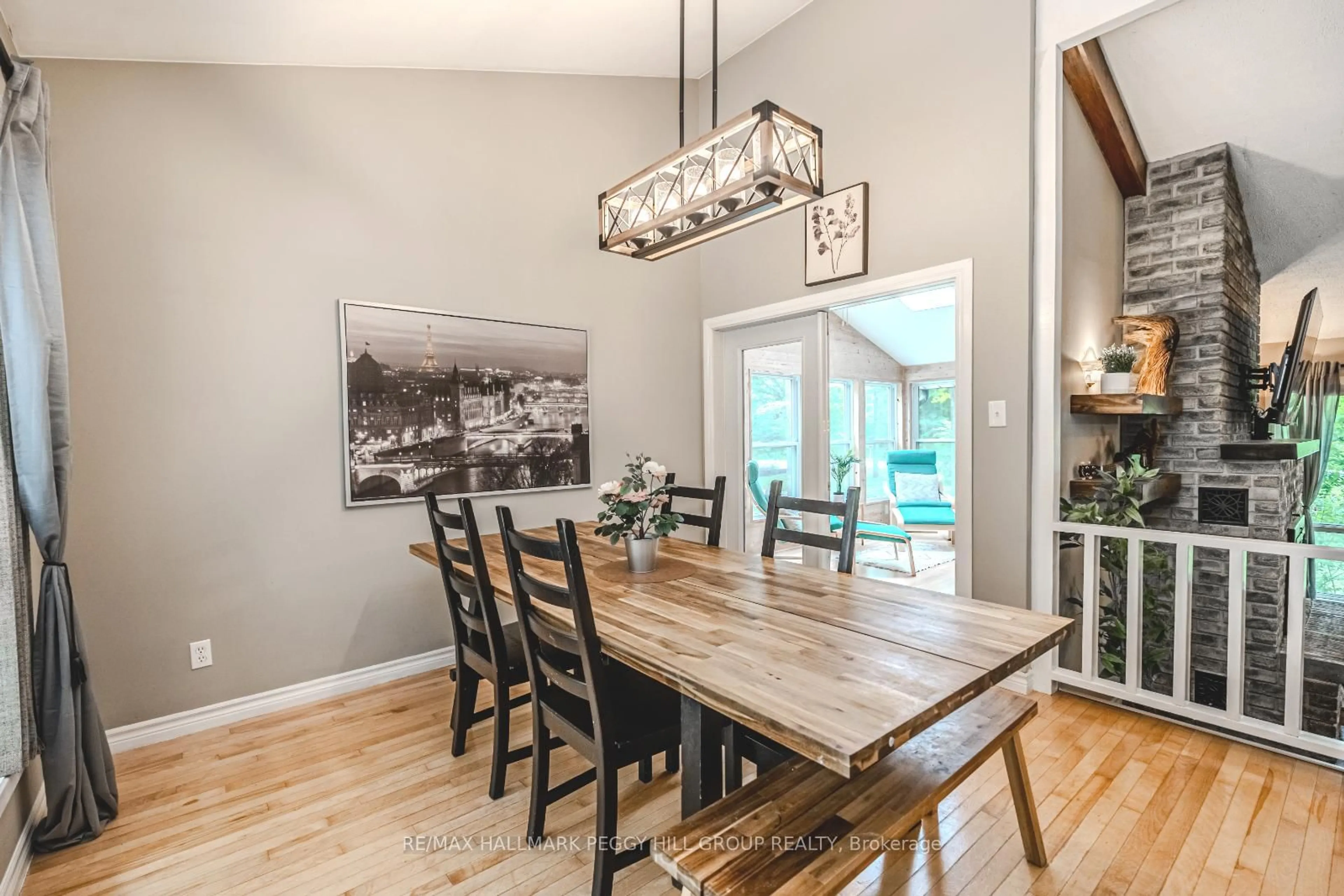 Dining room, wood/laminate floor for 5767 Line 3, Oro-Medonte Ontario L4R 4K3
