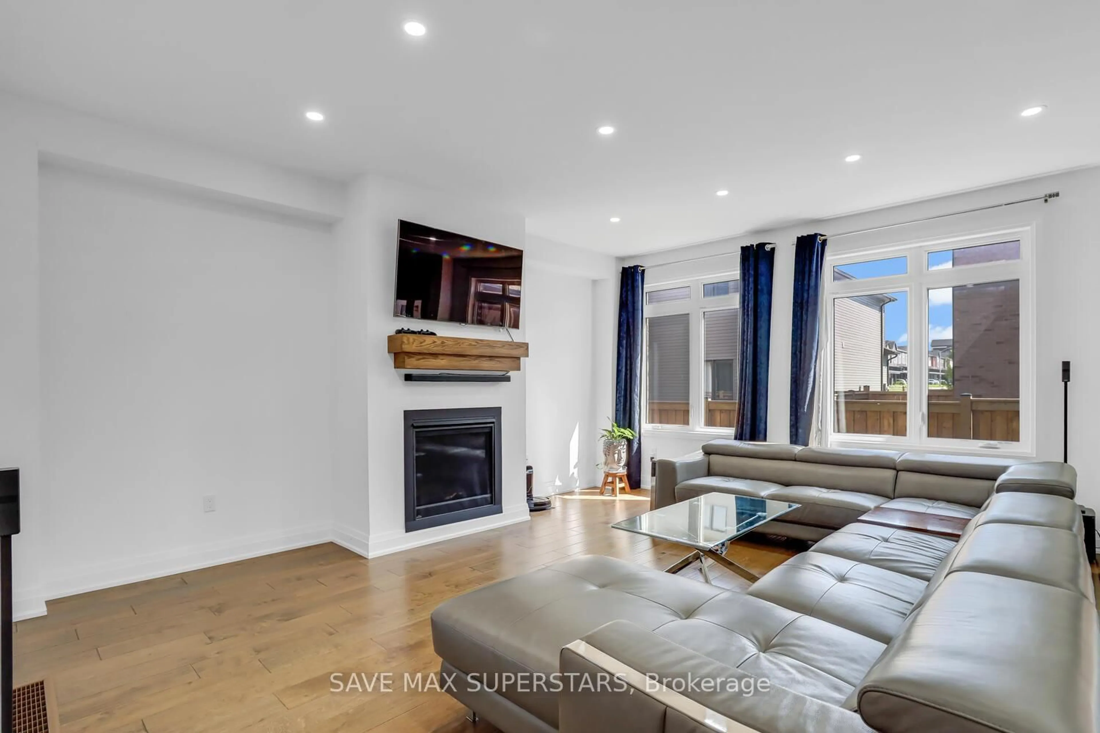 Living room with furniture, unknown for 159 Franklin Tr, Barrie Ontario L9J 0J1