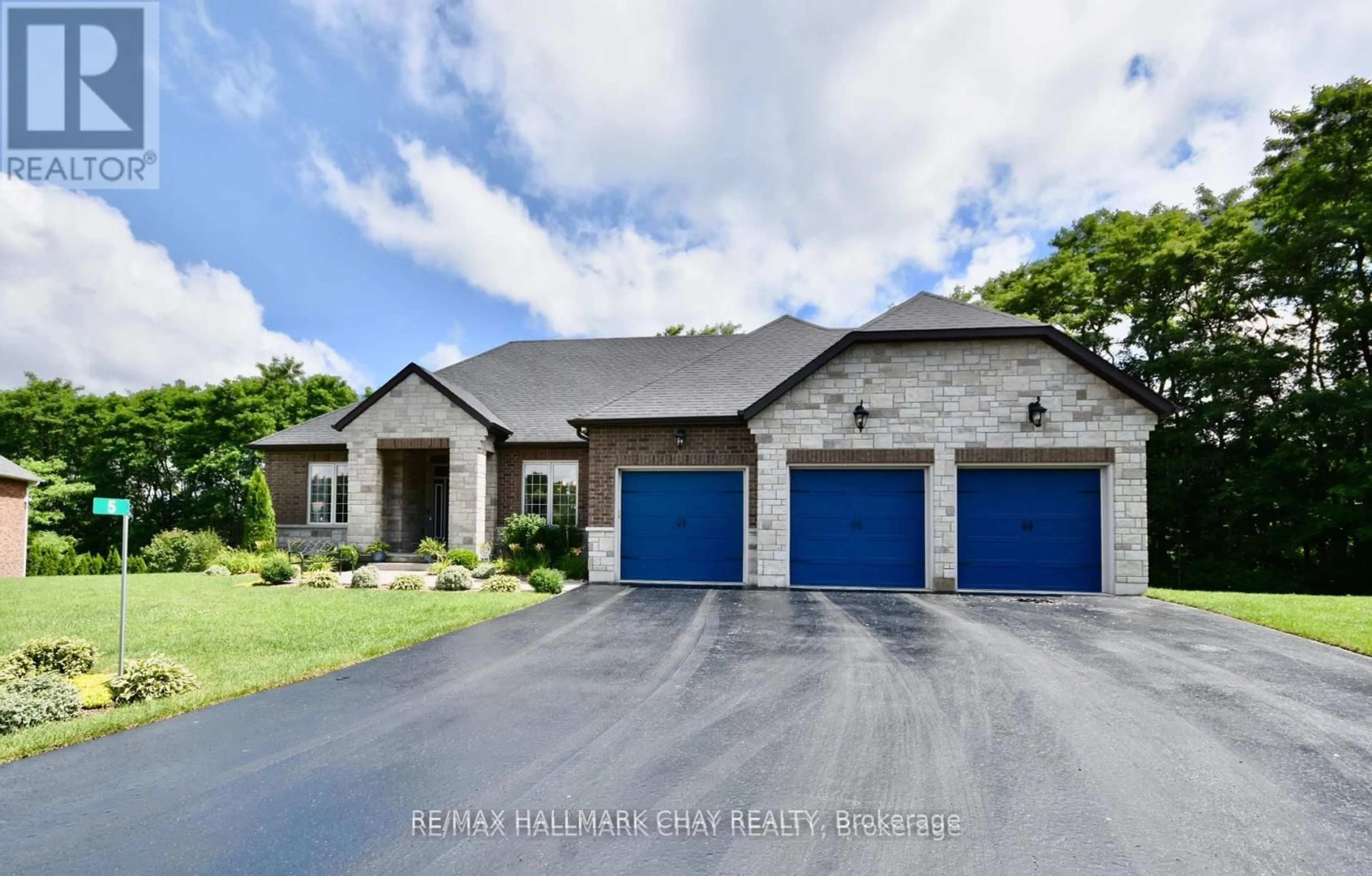 Home with brick exterior material, street for 5 Kanata Crt, Springwater Ontario L9X 0V4