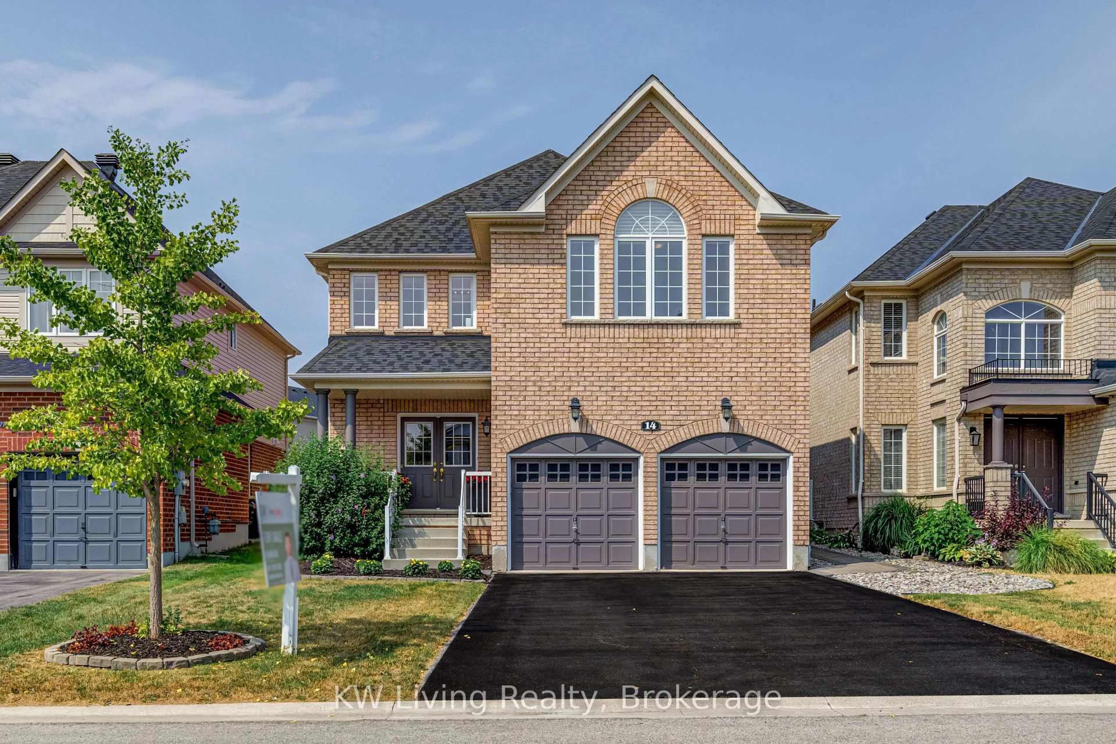 Home with brick exterior material, street for 14 Charlemagne Ave, Barrie Ontario L4M 0A9