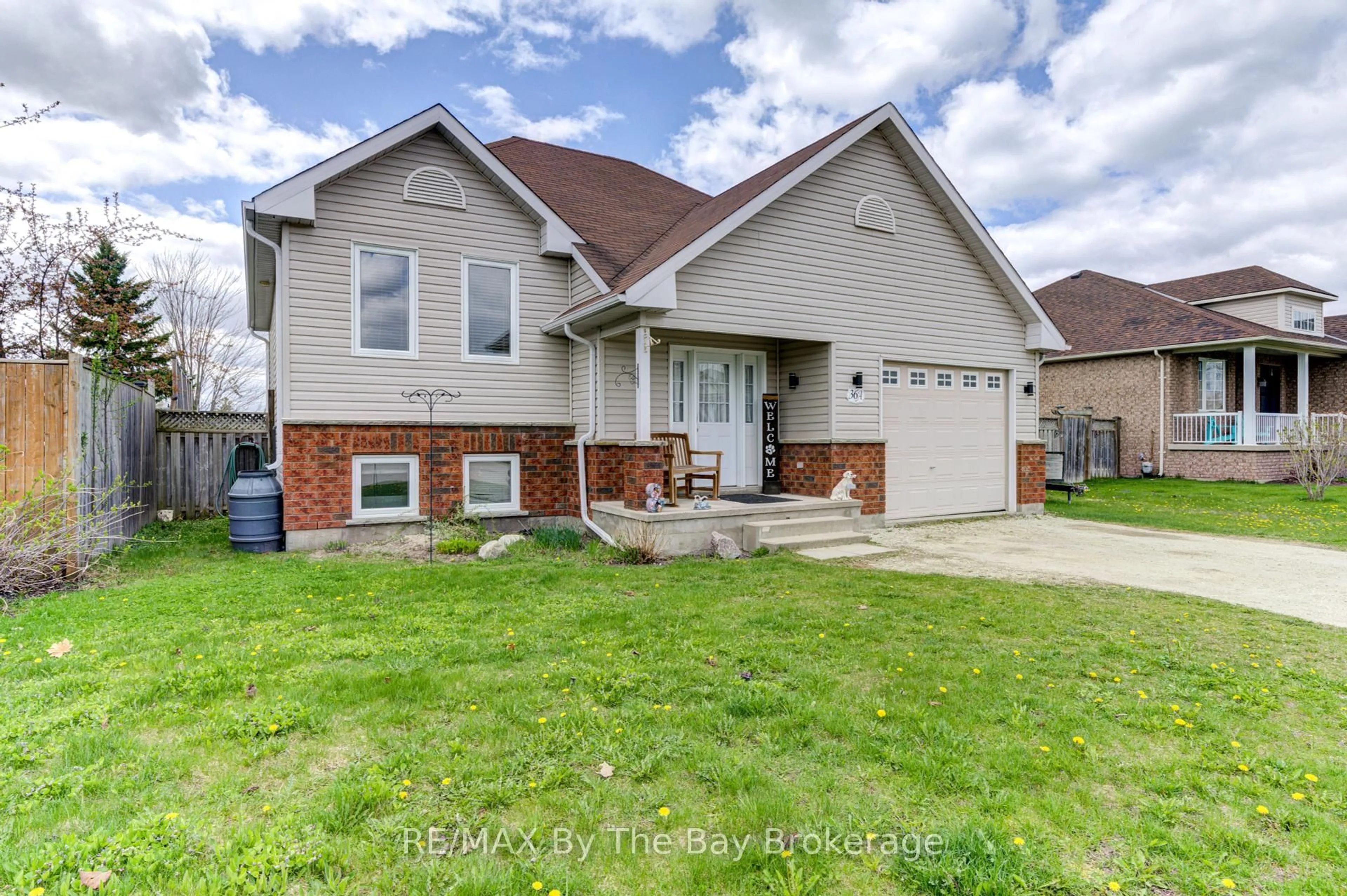 Home with brick exterior material, street for 36A Meadowlark Blvd, Wasaga Beach Ontario L9Z 3B2