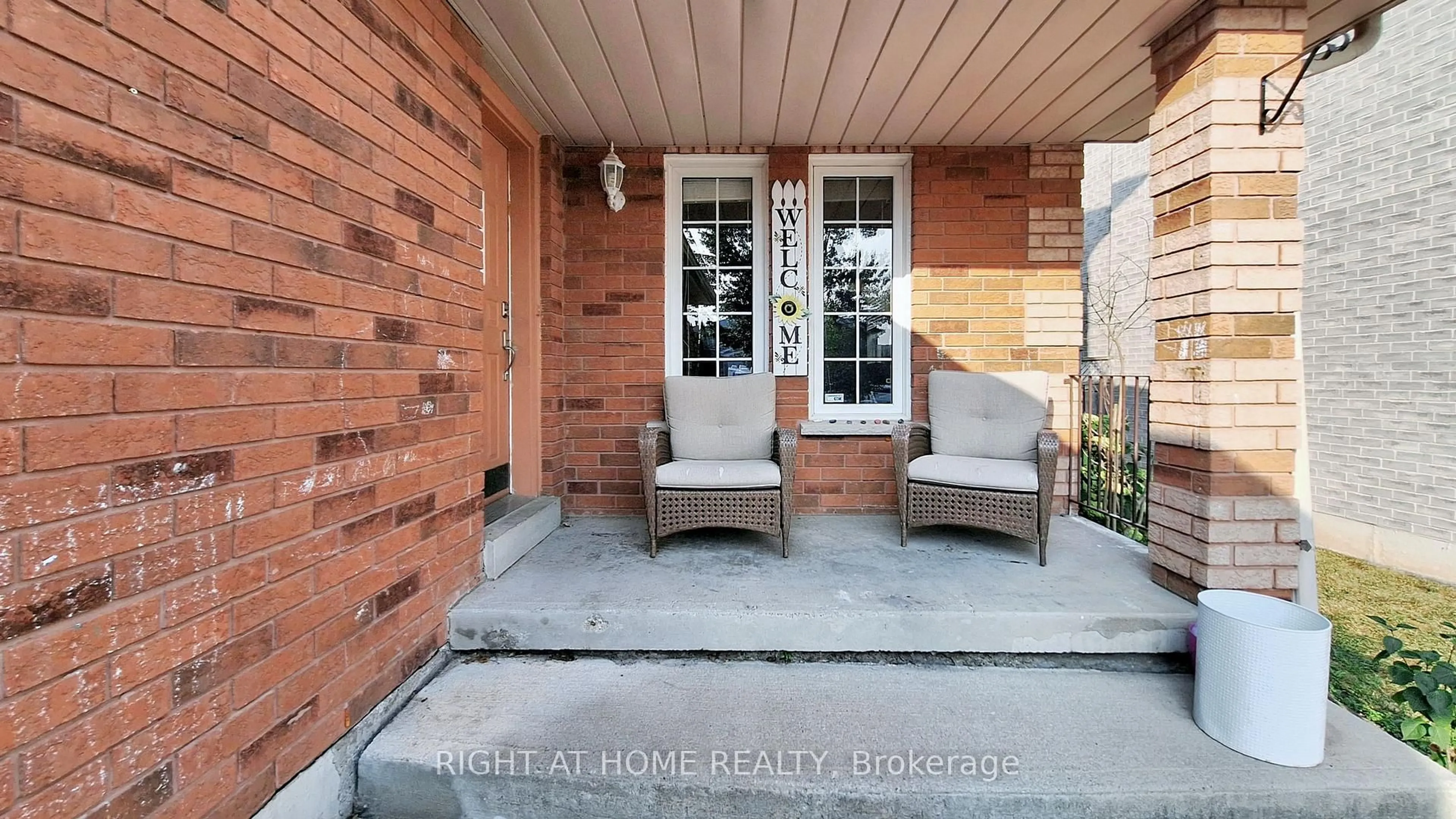 Patio, street for 99 Widgeon St, Barrie Ontario L4N 8W3