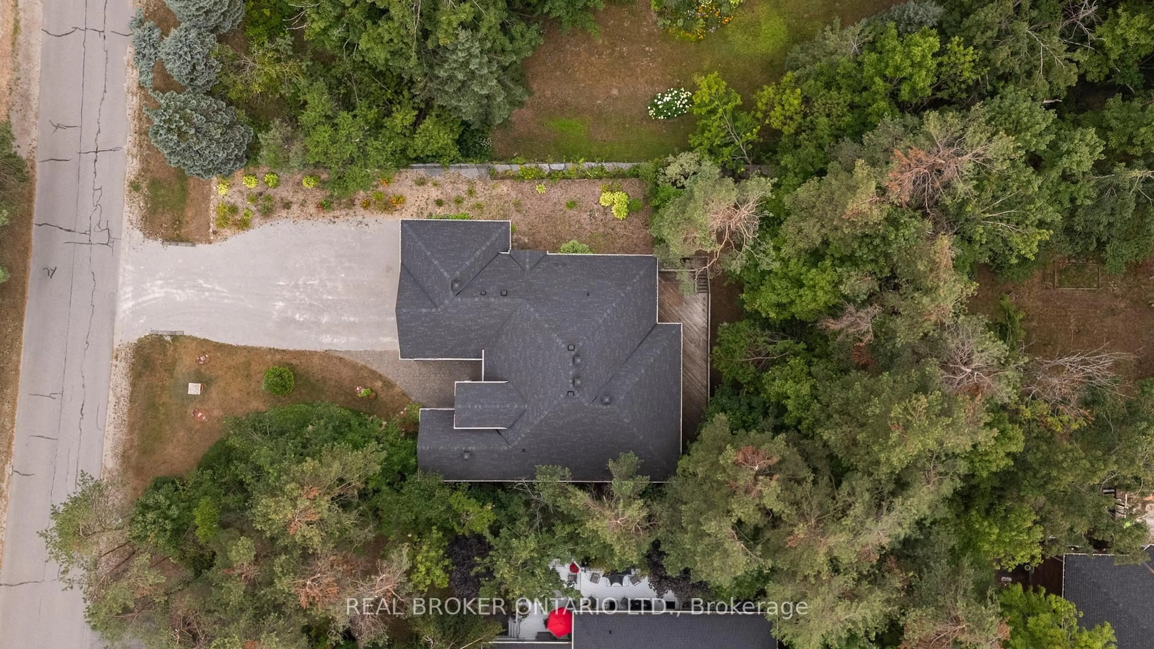 A pic from outside/outdoor area/front of a property/back of a property/a pic from drone, unknown for 3 Bridle Path, Oro-Medonte Ontario L0L 2L0