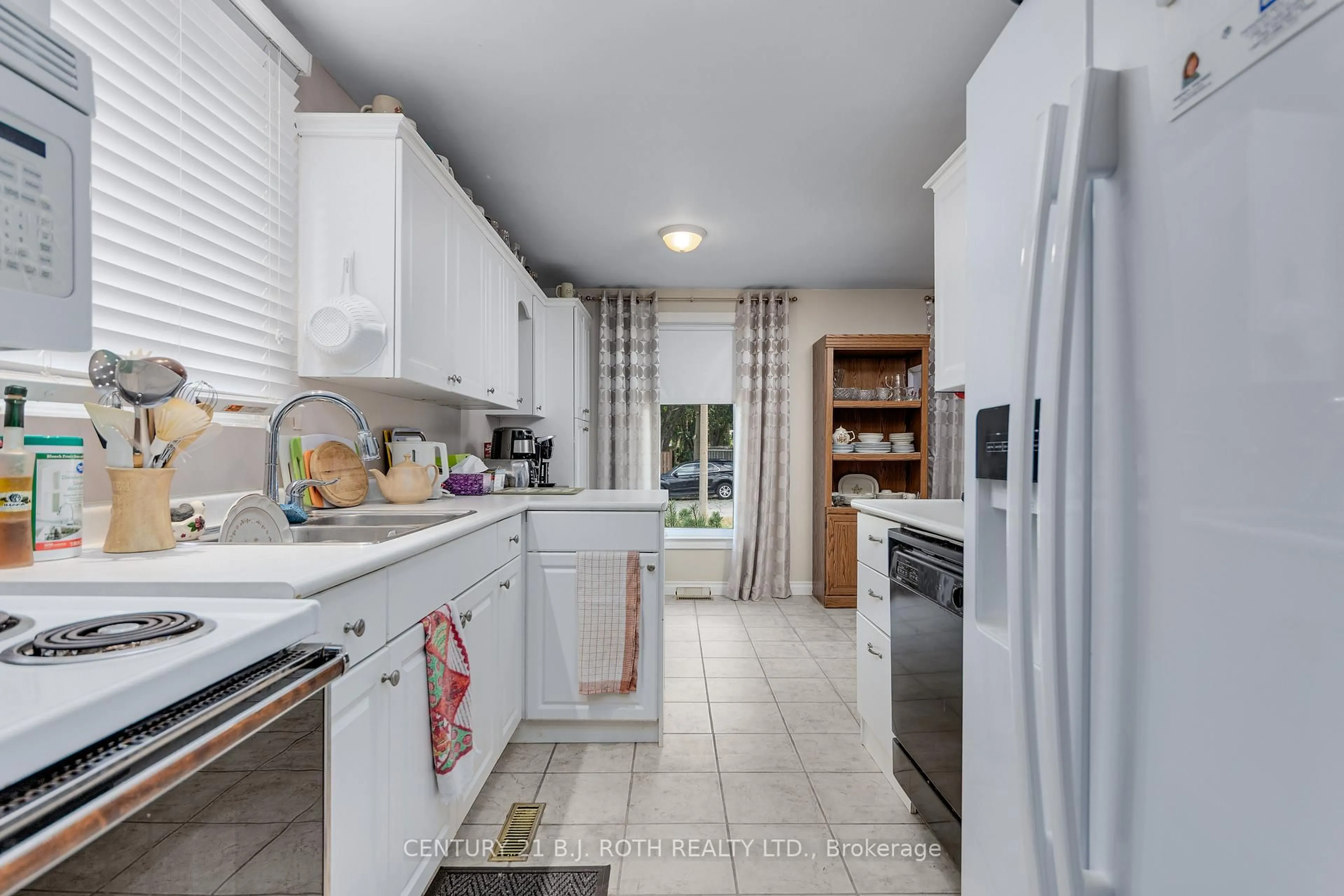 Unknown for 55a Chaucer Cres, Barrie Ontario L4N 4T8