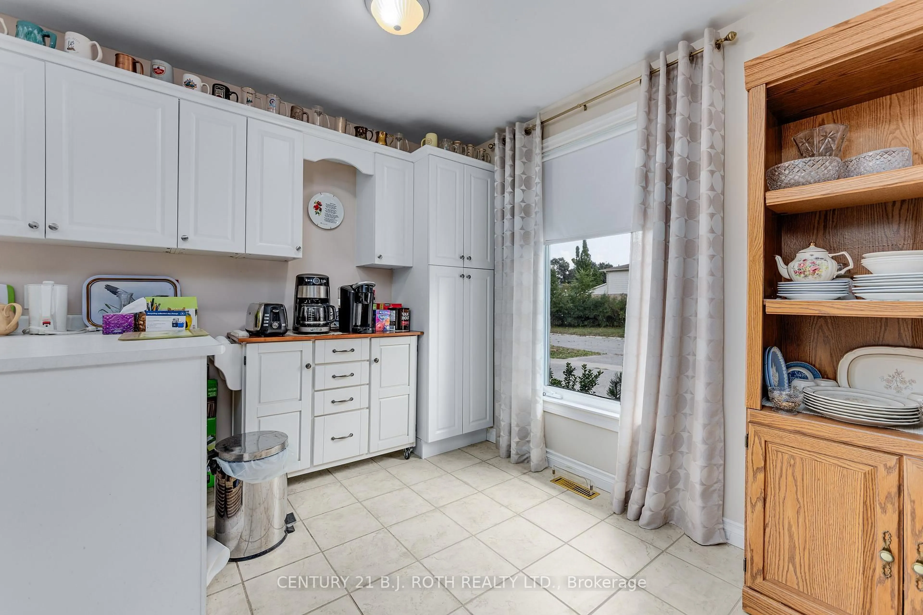 Standard kitchen, ceramic/tile floor for 55a Chaucer Cres, Barrie Ontario L4N 4T8