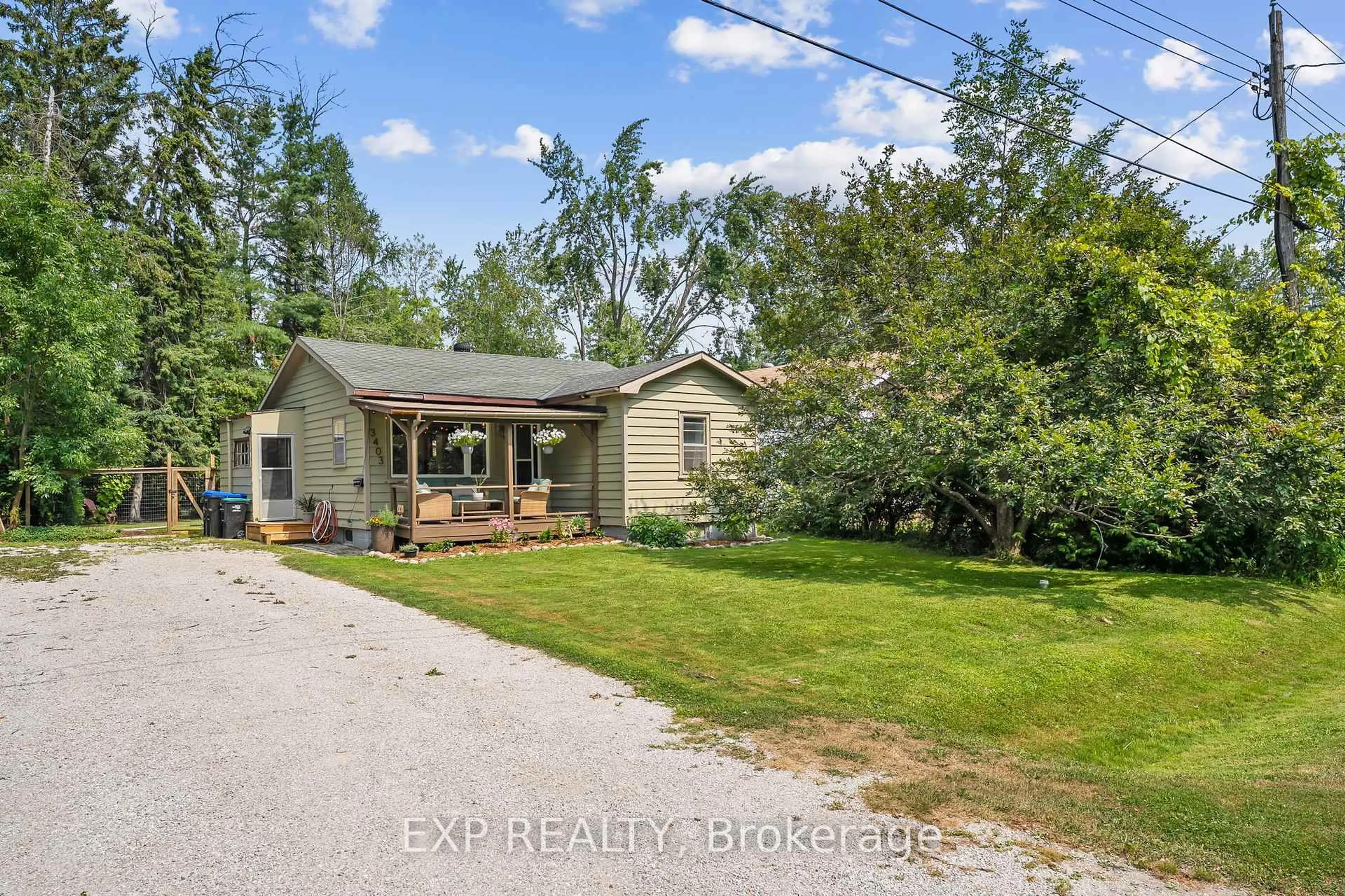A pic from outside/outdoor area/front of a property/back of a property/a pic from drone, street for 3403 Beachview Ave, Orillia Ontario L0K 1G0