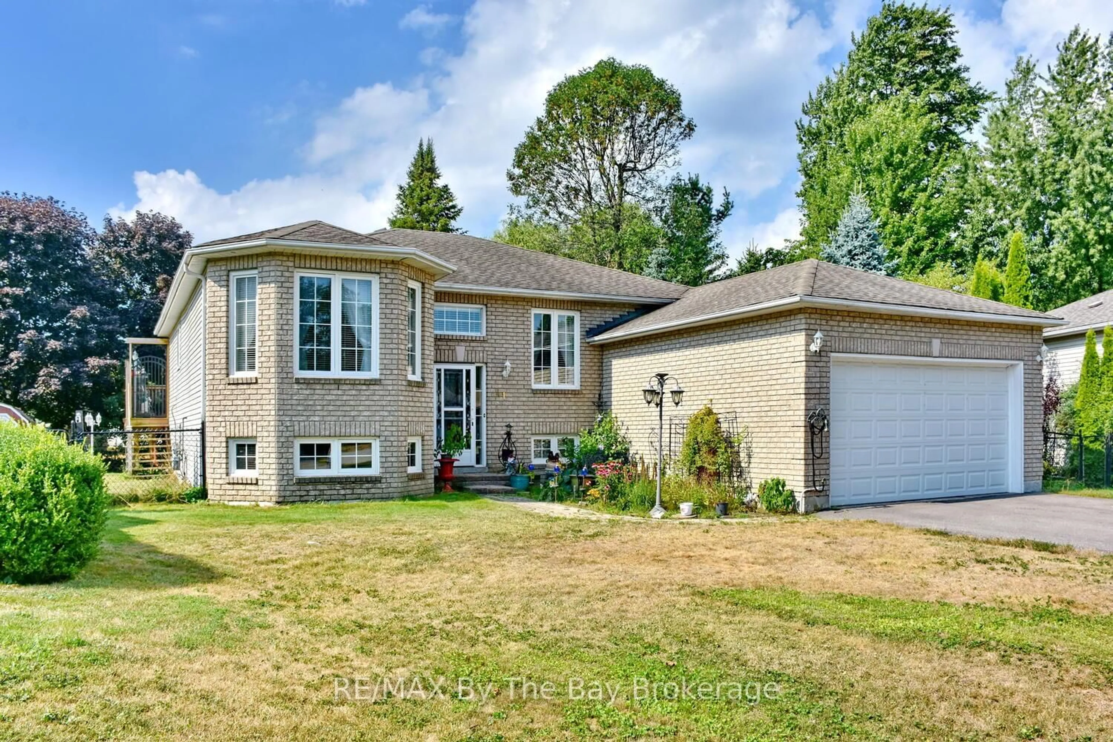 Home with brick exterior material, street for 41 Evergreen Cres, Wasaga Beach Ontario L9Z 1B6