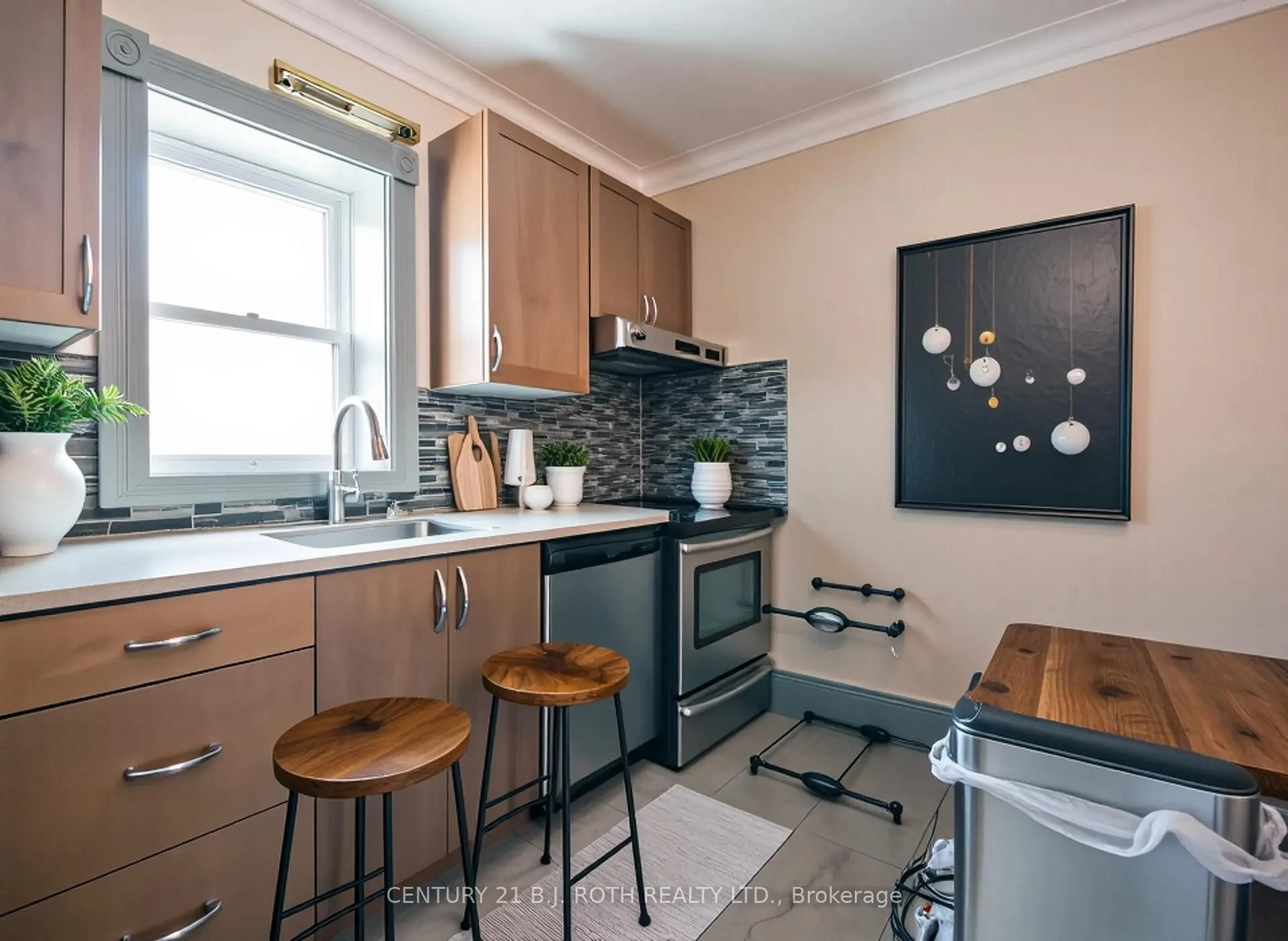 Standard kitchen, unknown for 89 Andrew St, Orillia Ontario L3V 5J3