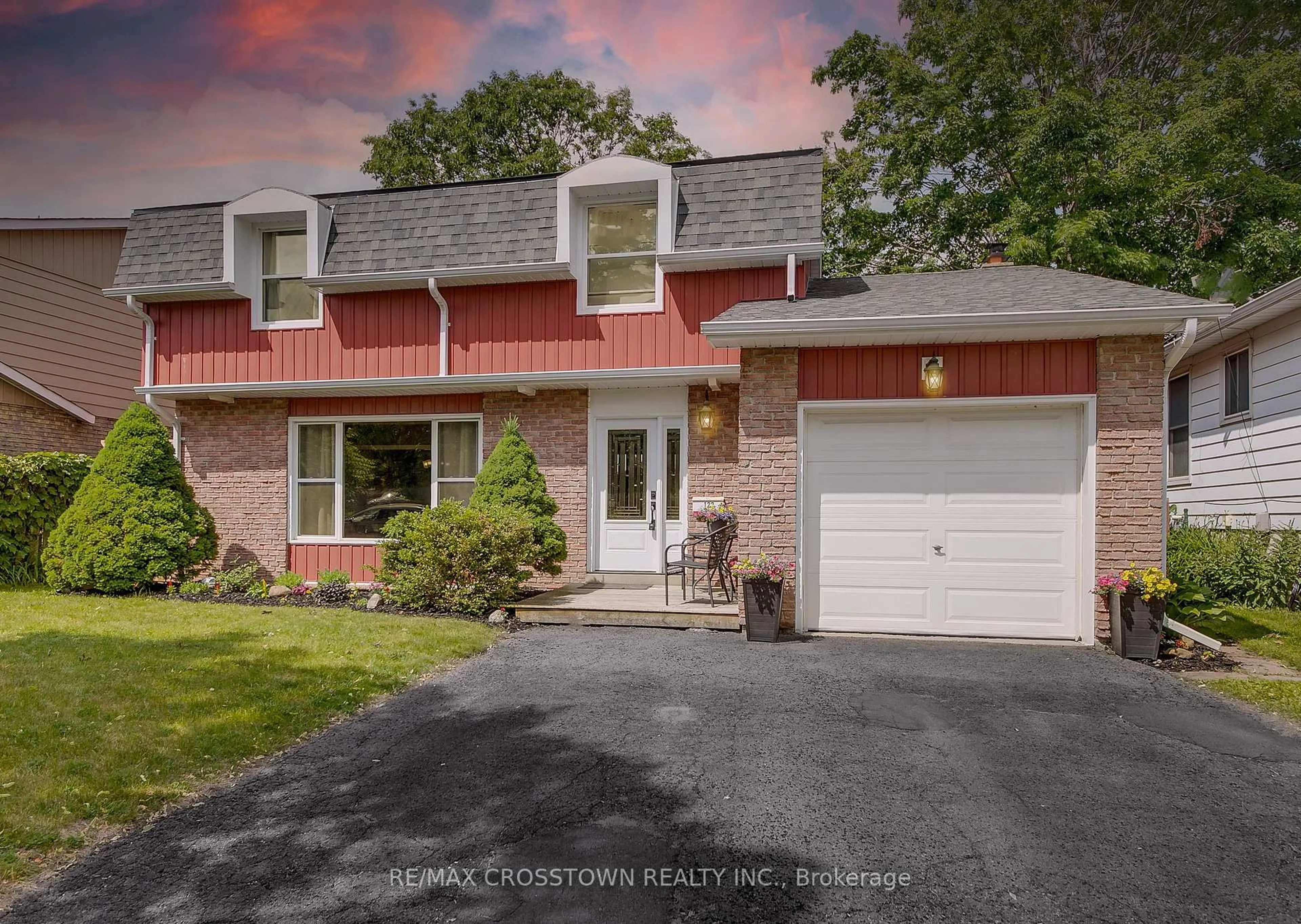 Home with brick exterior material, street for 122 Marshall St, Barrie Ontario L4N 4L5