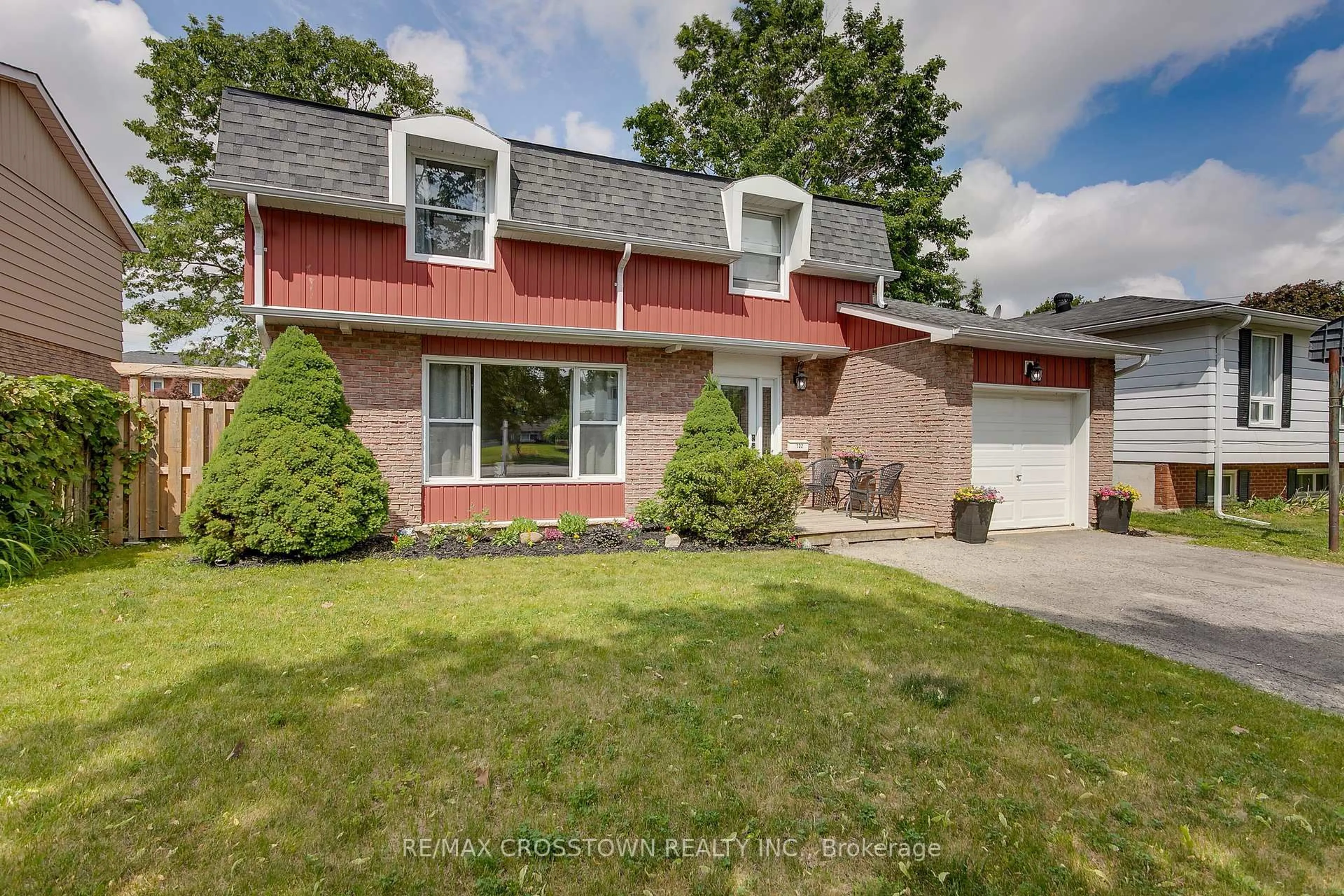 Home with brick exterior material, street for 122 Marshall St, Barrie Ontario L4N 4L5