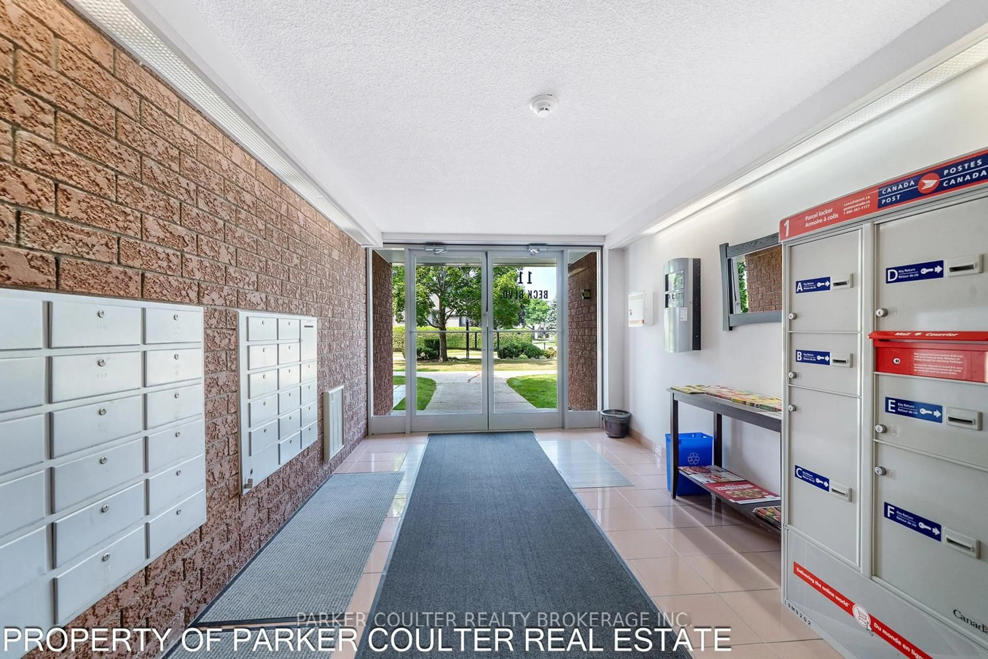 Indoor foyer for 11 Beck Blvd #103, Penetanguishene Ontario L9M 2G1
