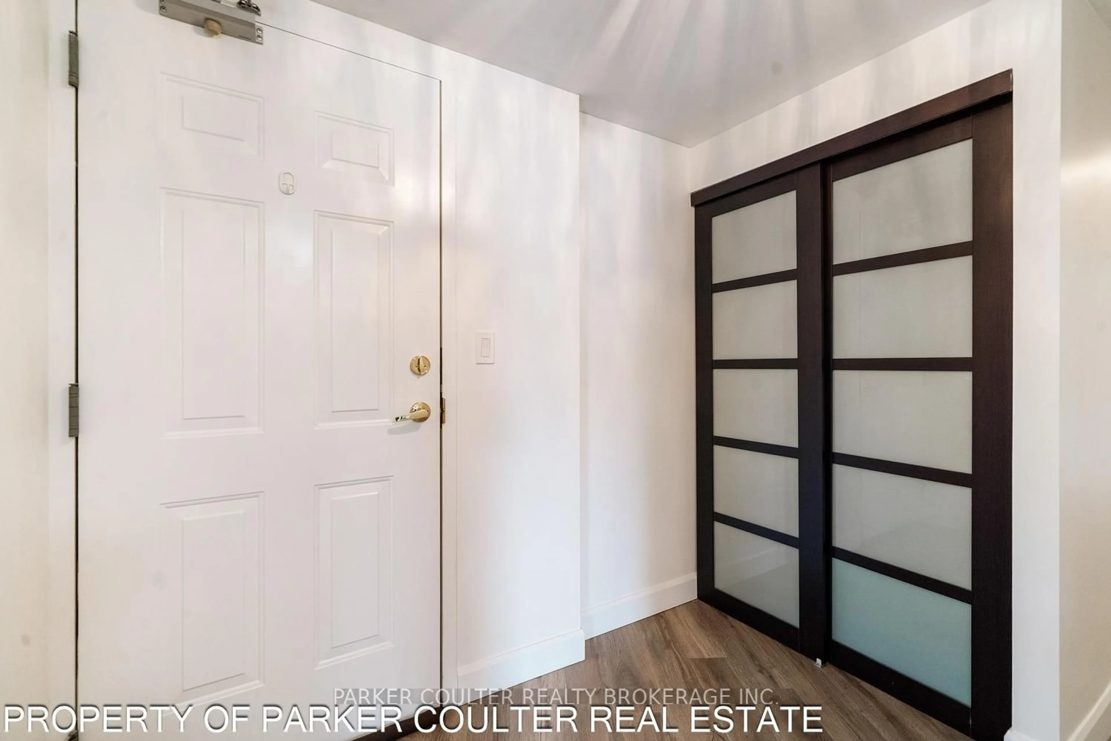 Indoor entryway for 11 Beck Blvd #103, Penetanguishene Ontario L9M 2G1